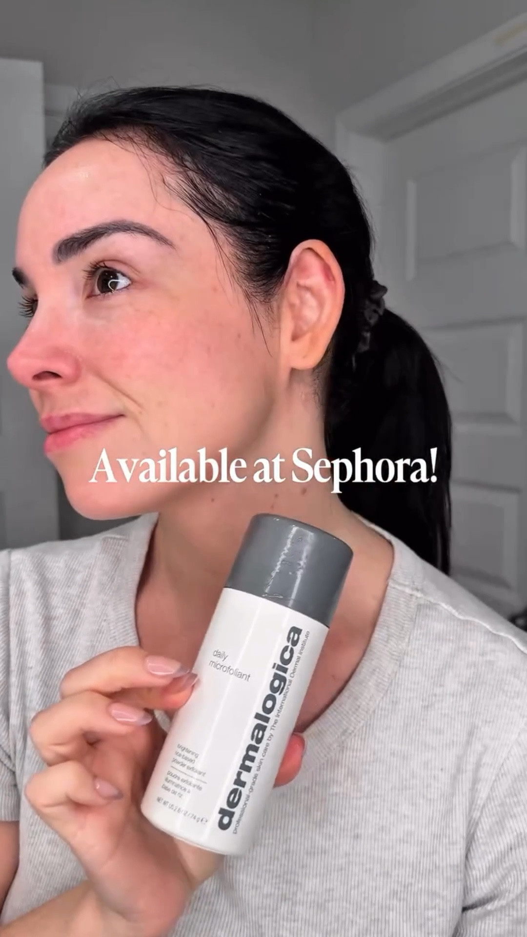 This is one of my favorite skin prep steps before makeup.
Dermalogica Daily Microfoliant gently exfoliates with enzymes and salicylic acid, smooths the skin, and helps everything apply more evenly. Linked in bio!
#sephora #dermalogica @dermalogica @sephora