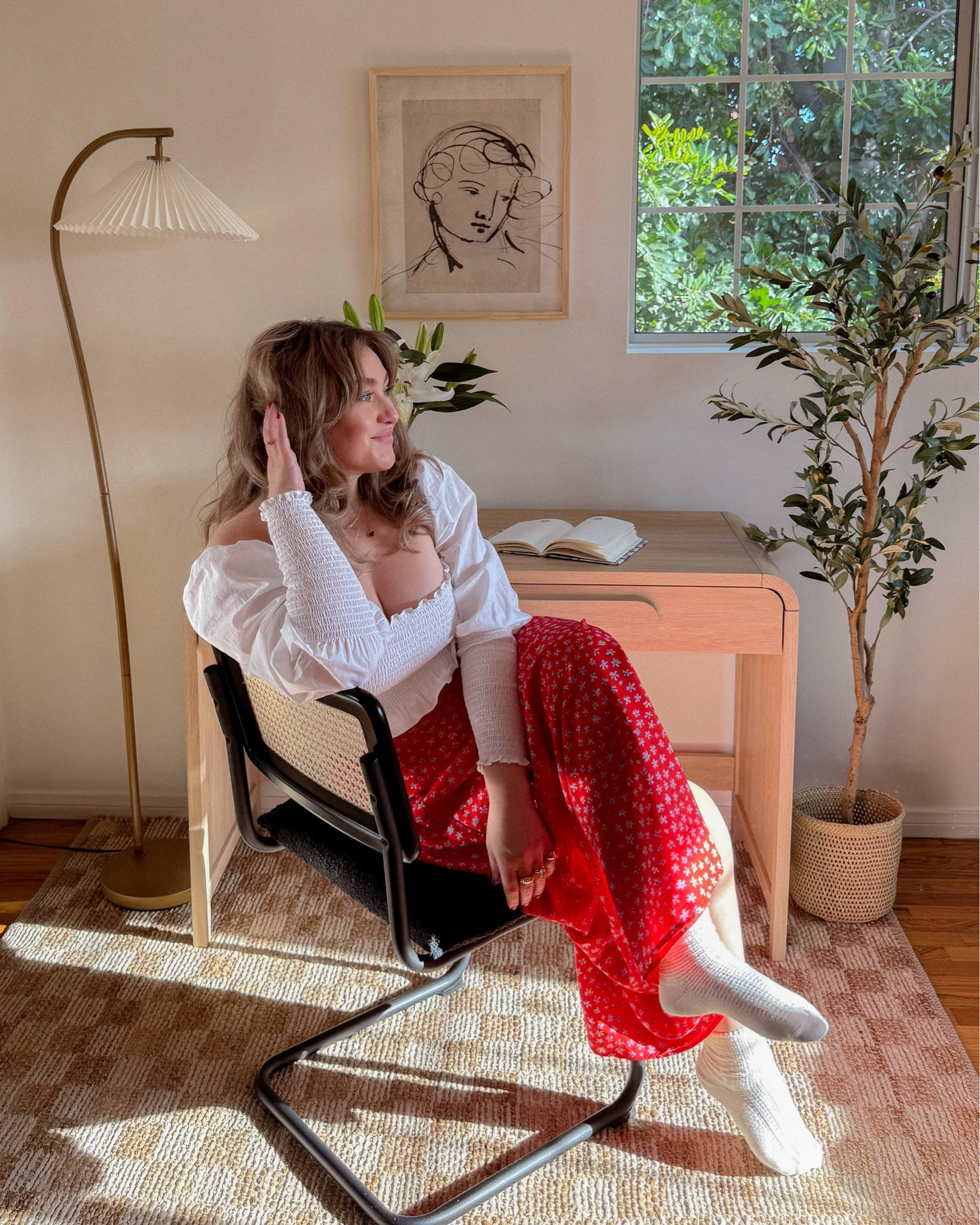 Office makeover snaps 🤍 #officemakeover #creativeworkspace #officespace #officedesign 

#LTKHome