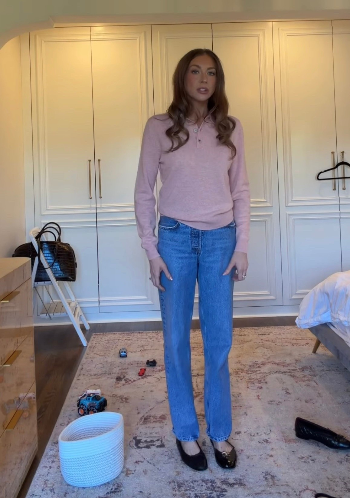 Stassi Schroeder's pink midweight sweater made from 100% Cashmere for comfort and versatility. Features a classic collar and three-button placket, with rimmed buttons branded with an etched logo. Rib finishes at hem and cuffs and straight leg jeans

