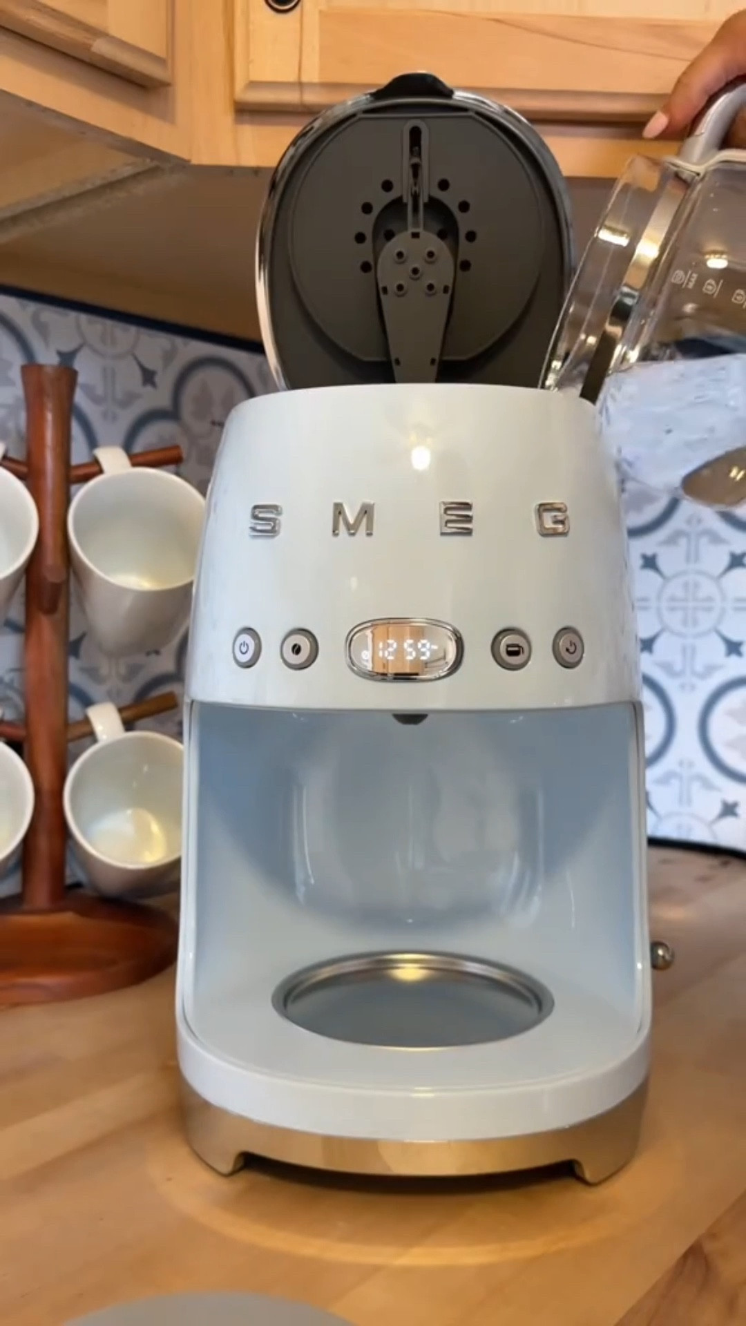 unbox my new coffee machine with me for my Nashville place!!! 🤍

#LTKStyleTip #LTKWatchNow #LTKHome