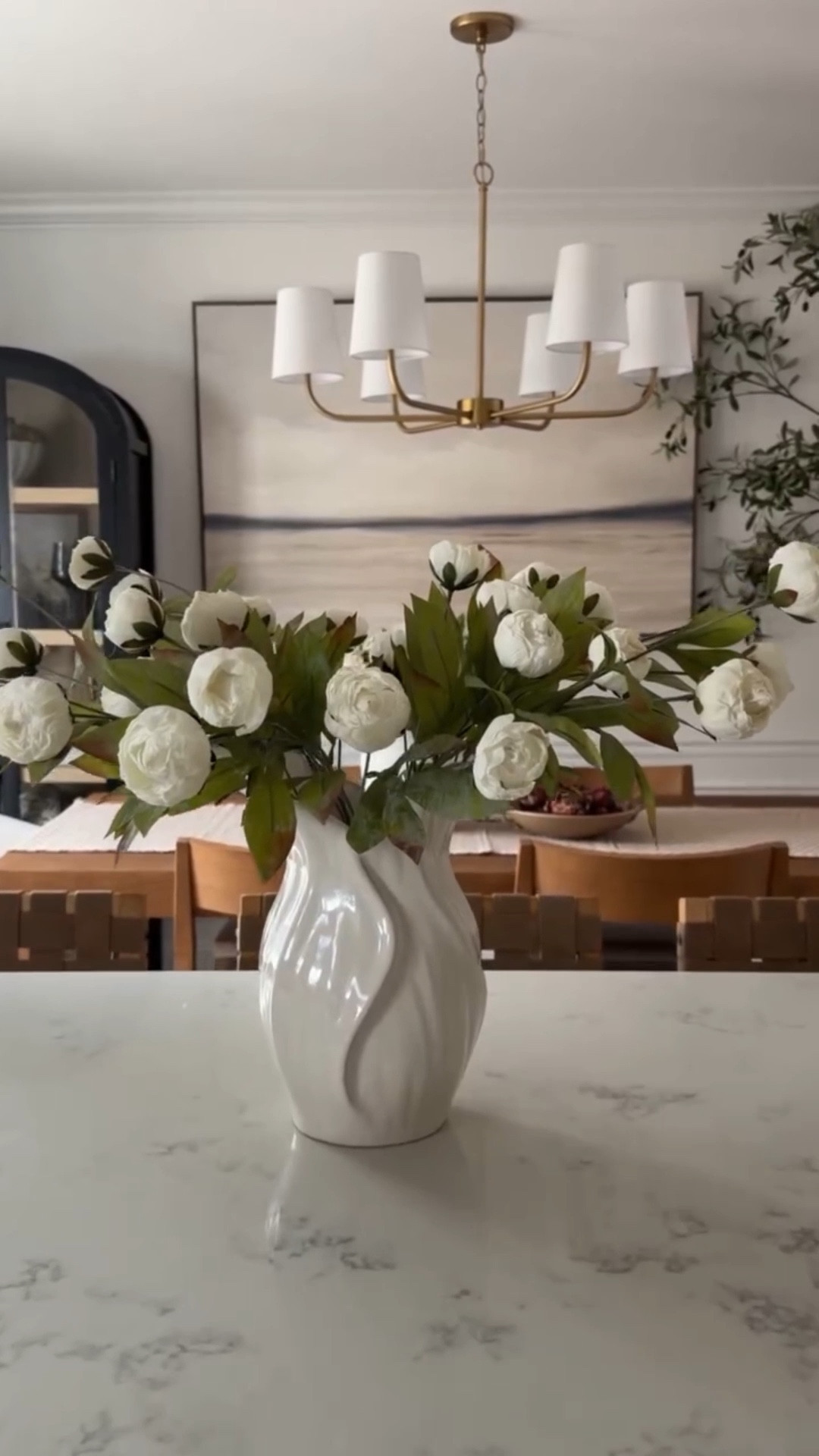 I’m not even kidding…this one’s gonna sell out. The shape, the size, the texture… all designer vibes for $25! ✨😍

#targethome #springhomedecor #neutralhome #vase #homedecorfinds

#LTKHome #LTKFindsUnder50 #LTKSeasonal