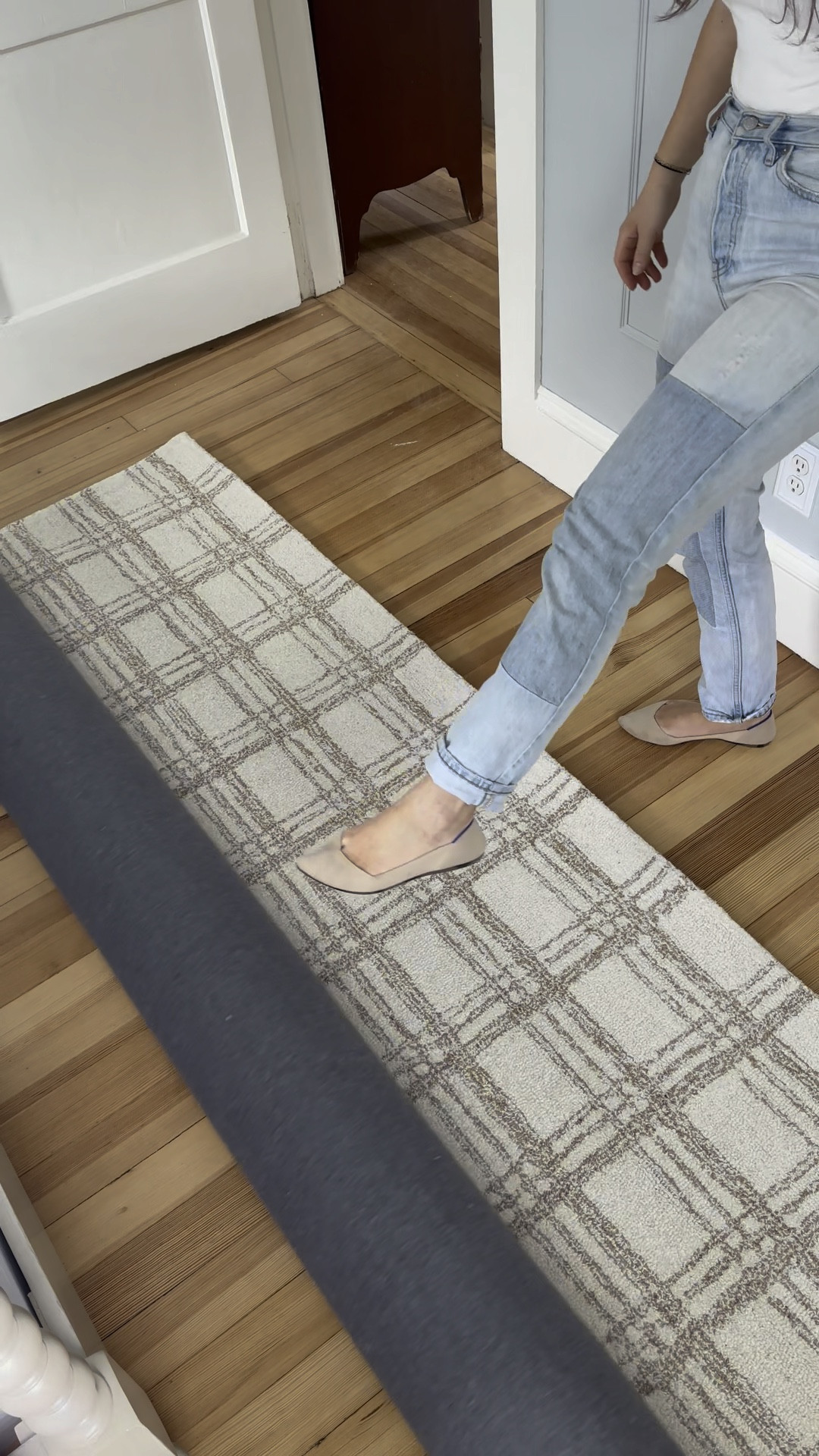 We were looking for a cozy but durable rug for our bedroom and this one from Loloi x Chris Loves Julia perfectly fits the bill. 

It’s made of 100% hand tufted wool and comes in so many other colors. This rug is from the Polly Collection and is the “cream/sand” color way and it adds so much texture to the room. And it is on crazy sale for Amazon Prime Day!

#loloiprimeday2024 #cljxloloi 

#LTKHome #LTKVideo #LTKSaleAlert