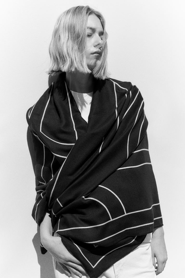 Scarf with pattern | H&M (DE, AT, CH, NL, FI)