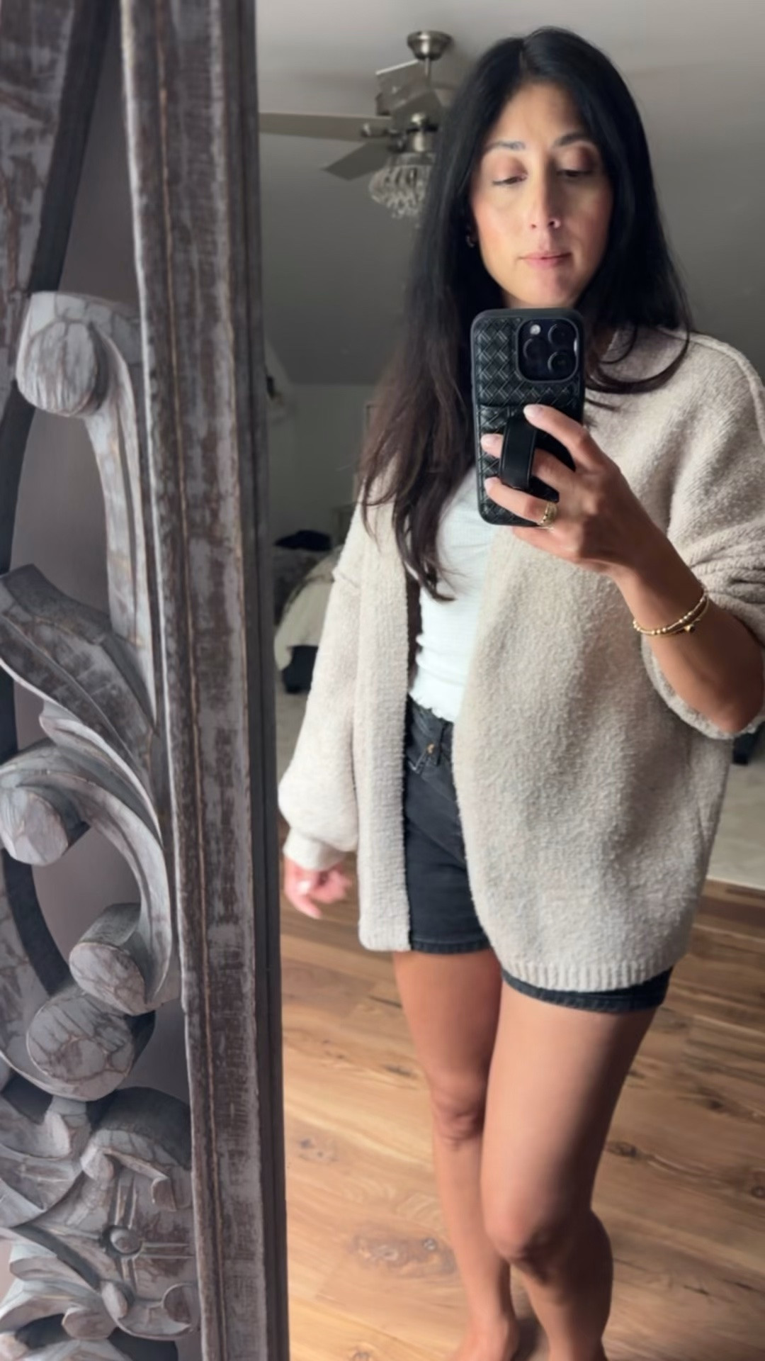 Oversized sweater I wear year-round 🤍

#LTKTravel #LTKSaleAlert #LTKootd