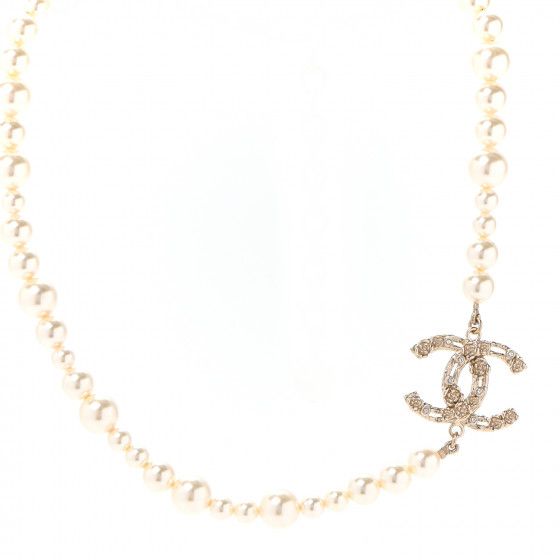 CHANEL

Pearl Crystal CC Short Necklace Gold | Fashionphile