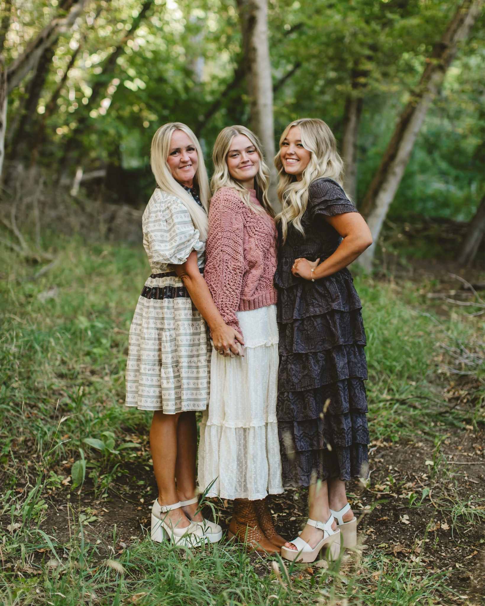 🤩Family pics! It’s that time of year! Here are some fall & winter color looks for your family…and if you don’t take them regularly…do it…the stress, complaining and arranging of schedules is worth it! 
.
#fallfamilypics #winterfamilypics #familypics #familypictures #familypicoutfits #familypiccolors #familypictureoutfits #familypicturecolors #casuallooks #classylooks #freepeopleshoes 

#LTKOver40 #LTKShoeCrush #LTKMens