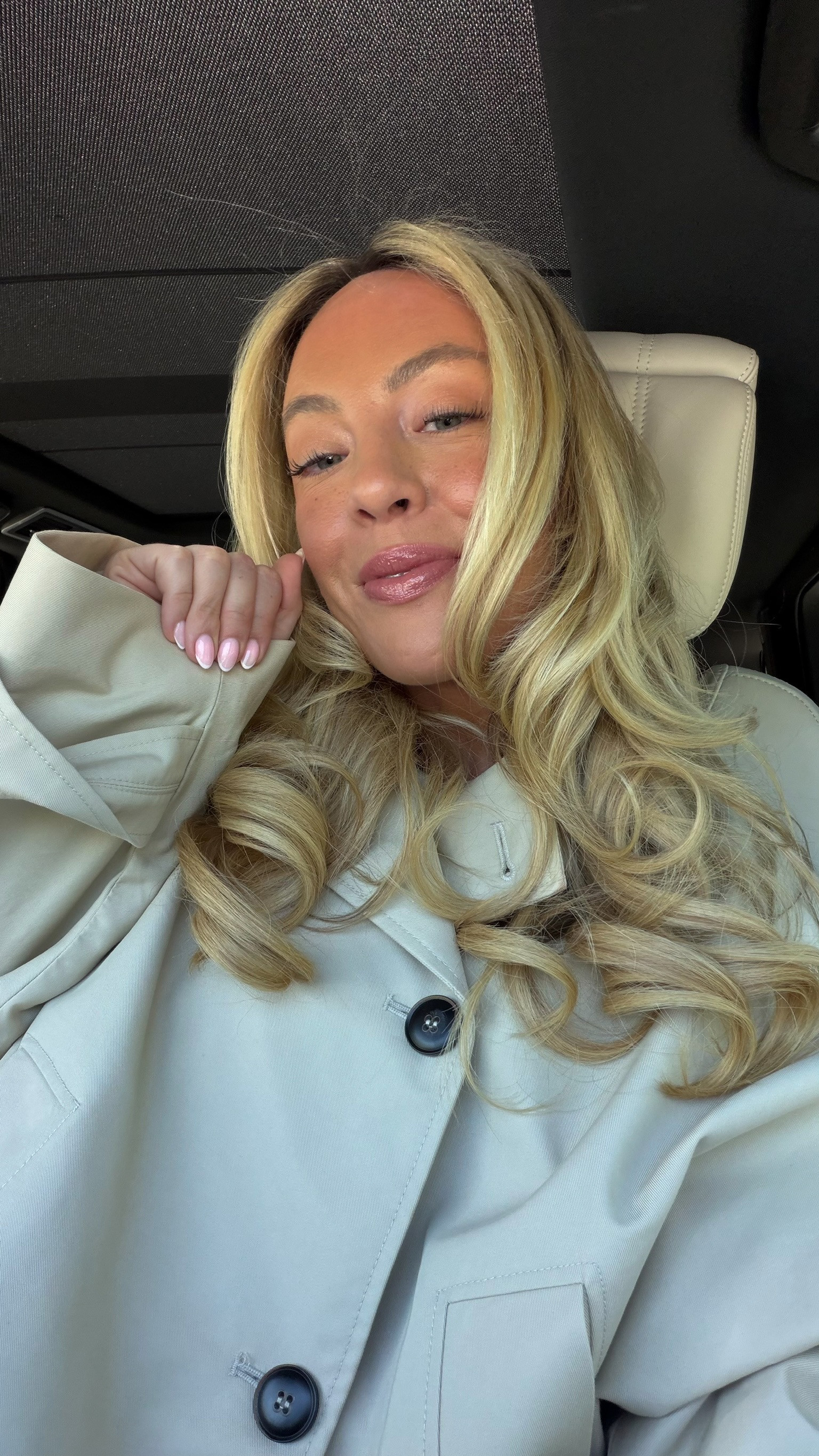 Nothing like a fresh blowout ✨ Obsessed with this Zara trench!!

#LTKdayinmylife #LTKootd #LTKSeasonal