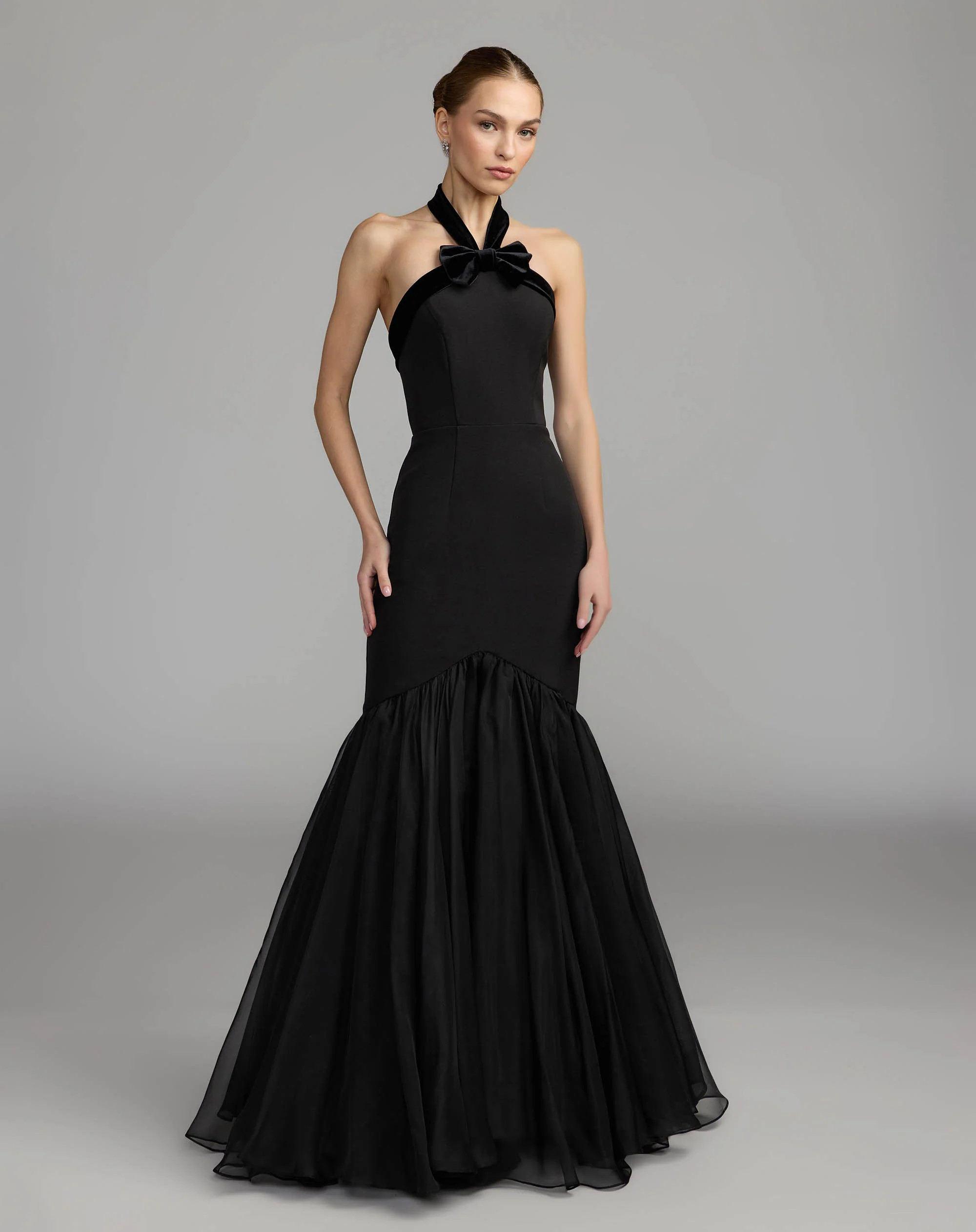 Ieena for Mac Duggal - Black Sleeveless Halter Neck Mermaid Gown With Bow - US 2 | Mac Duggal