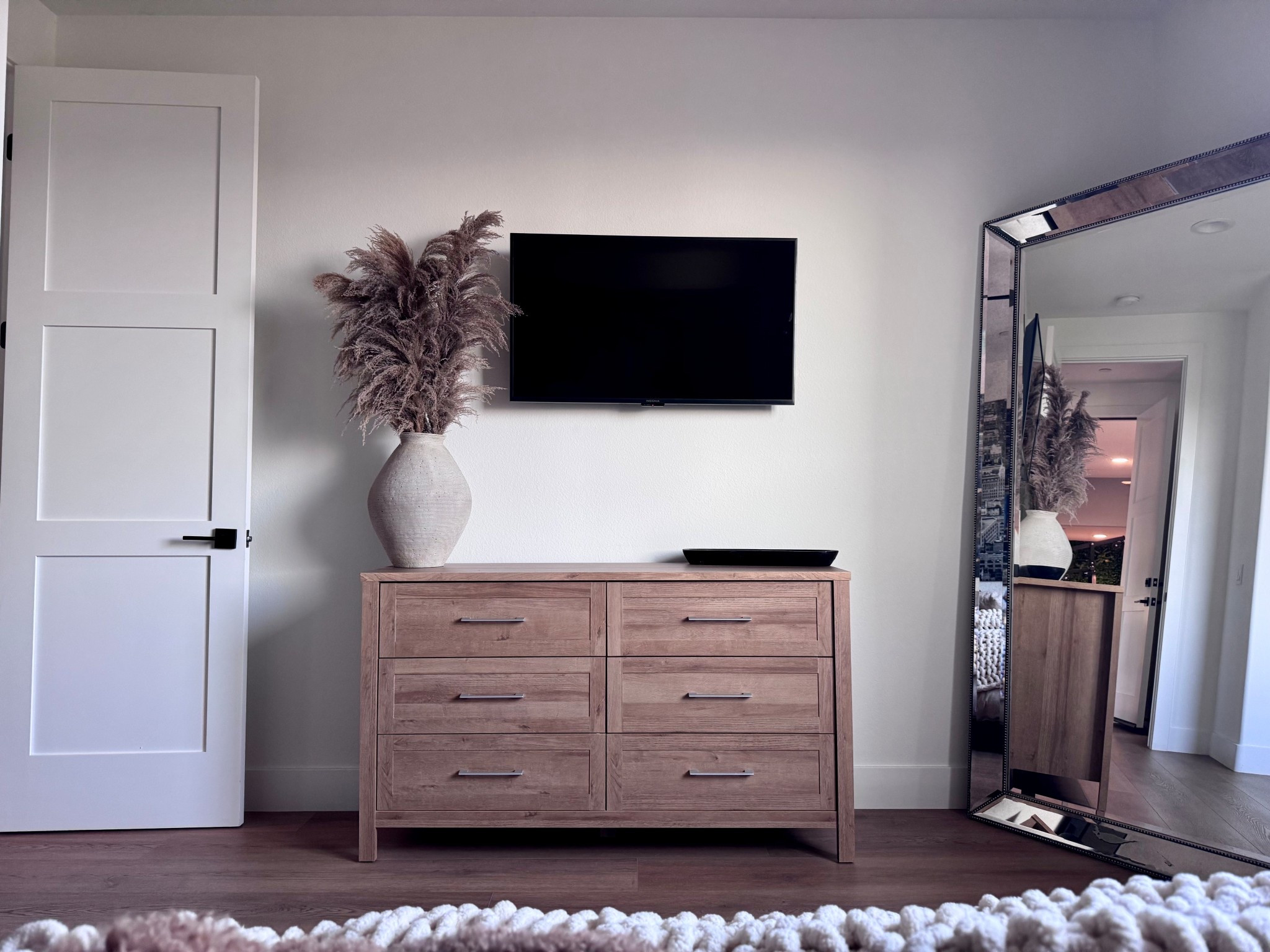 Guest bedroom inspiration and decor | light oak dresser | vase with feathers | large mirror 

#LTKHome #LTKStyleTip #LTKU