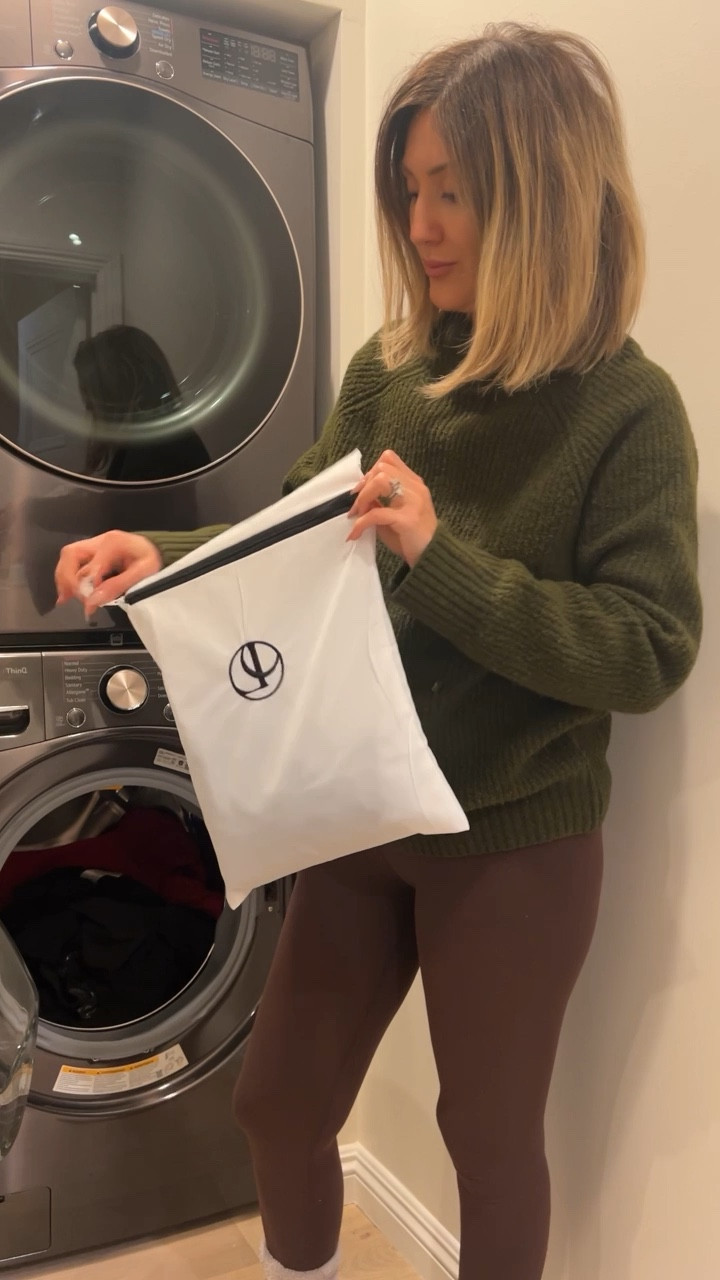I’ve been more conscious about using less chemicals, esp with baby on the way, so I had to try @lavantcollective clean detergent set. Plant based laundry detergent set that’s 5x more concentrated than your regular detergent. Use my code PRENY20 for 20% off! 

I got the Fresh Linen scent (SO GOOD) but they also have unscented. 

They also have dish & hand soaps & multipurpose cleaners that are all chemical free and look so aesthetically pleasing. Makes for such a cute gift! 

Clean laundry detergent 
Refillable laundry detergent 
Wool Dryer balls 
Laundry  fragrance oil in fresh linen
Mesh dryer bags for delicates 
Home 
Gift guide 

#lavantcollective #ad 

#LTKVideo #LTKhome #LTKfitness