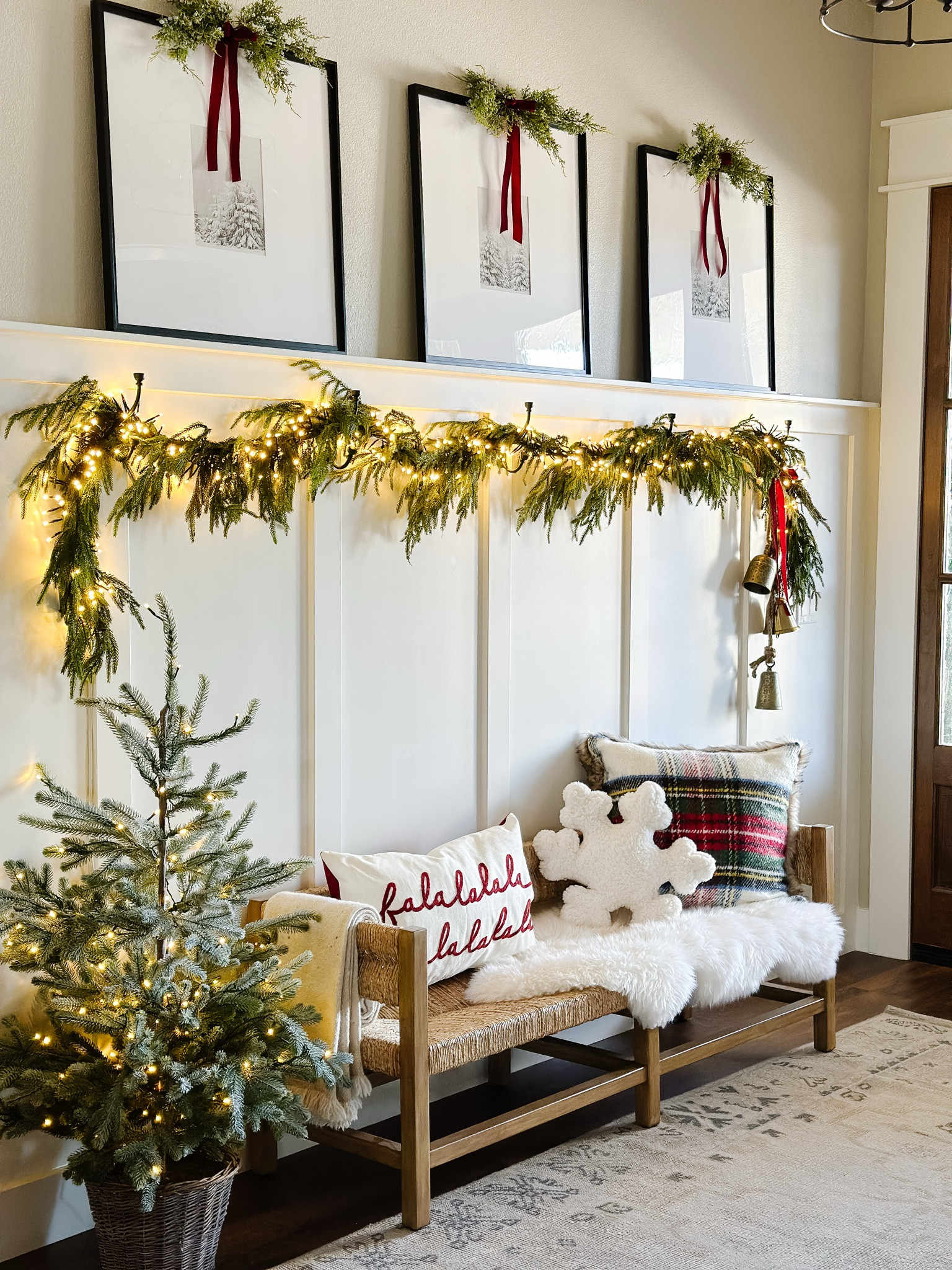 Holiday Entrywayy

#LTKSeasonal #LTKOver40 #LTKHome