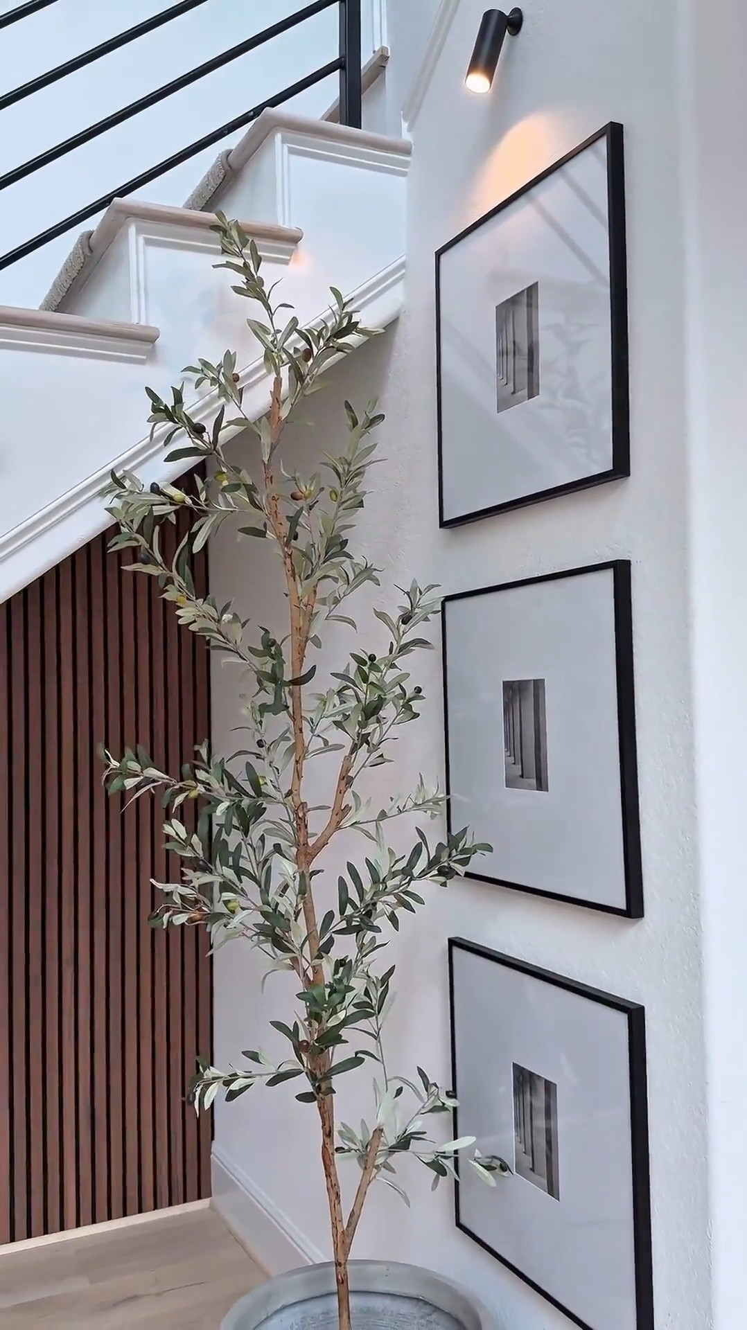 These frames are exactly what I was looking for! Wanted large pieces that look high-end and classy but didn’t want to empty my wallet – and BOOM, found the perfect match 🙌 Size is spot-on and quality looks fantastic so far. Total value for your money – you NEED these for your space!

#LTKHome #GalleryWall #HomeDecorFinds #BudgetFriendlyDecor #WallArt #HomeStyling
#LTKStyleTip

#LTKSaleAlert #LTKHome