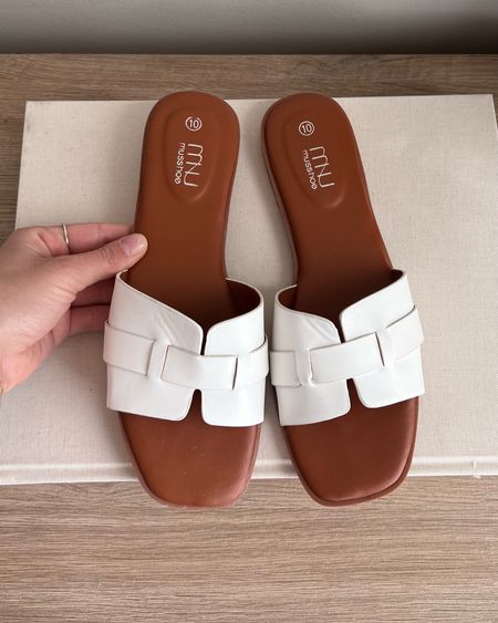 Amazon summer flat slide sandals. 

#amazon #amazonsandals #amazonshoes #slides 

#LTKFind #LTKshoecrush #LTKSeasonal