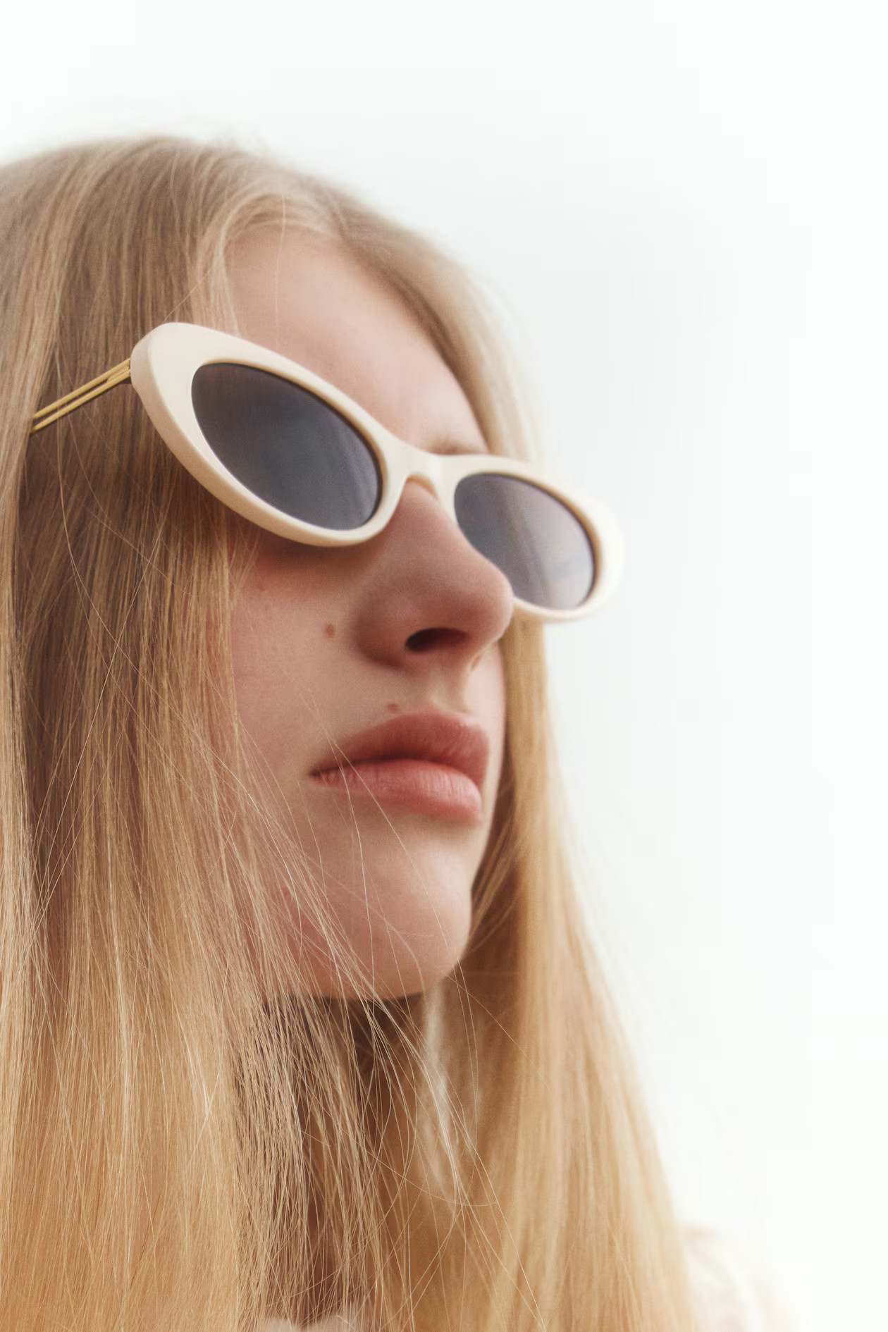 Cat-eye sunglasses | H&M (UK, MY, IN, SG, PH, TW, HK)