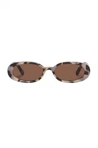 Le Specs Outta Love in Cookie Tort & Smokey Brown Mono from Revolve.com | Revolve Clothing (Global)