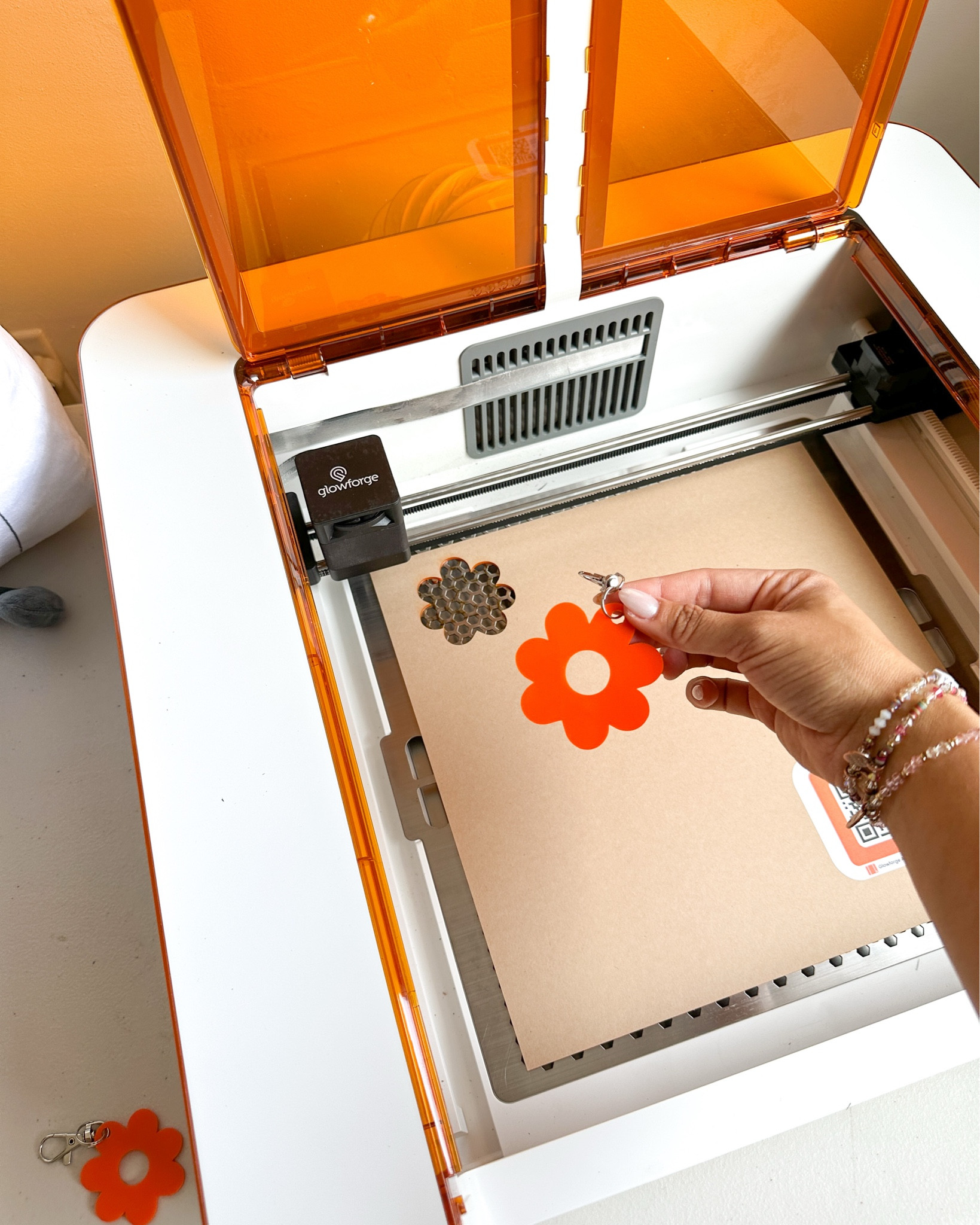 Laser craft machine = make cute accessories 