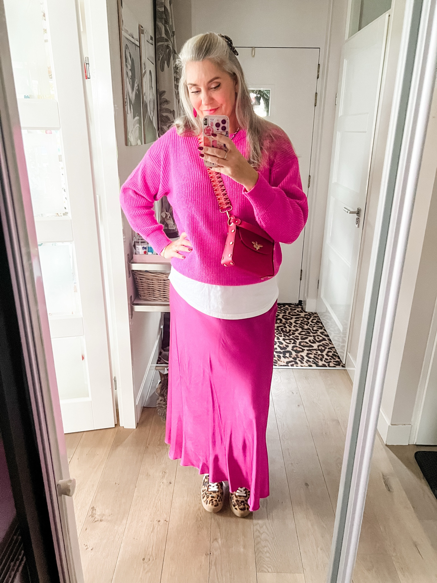 Ootd - Monday. Pink and leopard. Leopard bow in hair, knitted pink sweater (Tess V), white longline t-shirt, pink satin skirt and leopard sneakers. 



#LTKwinter #LTKnederlands #LTKeurope