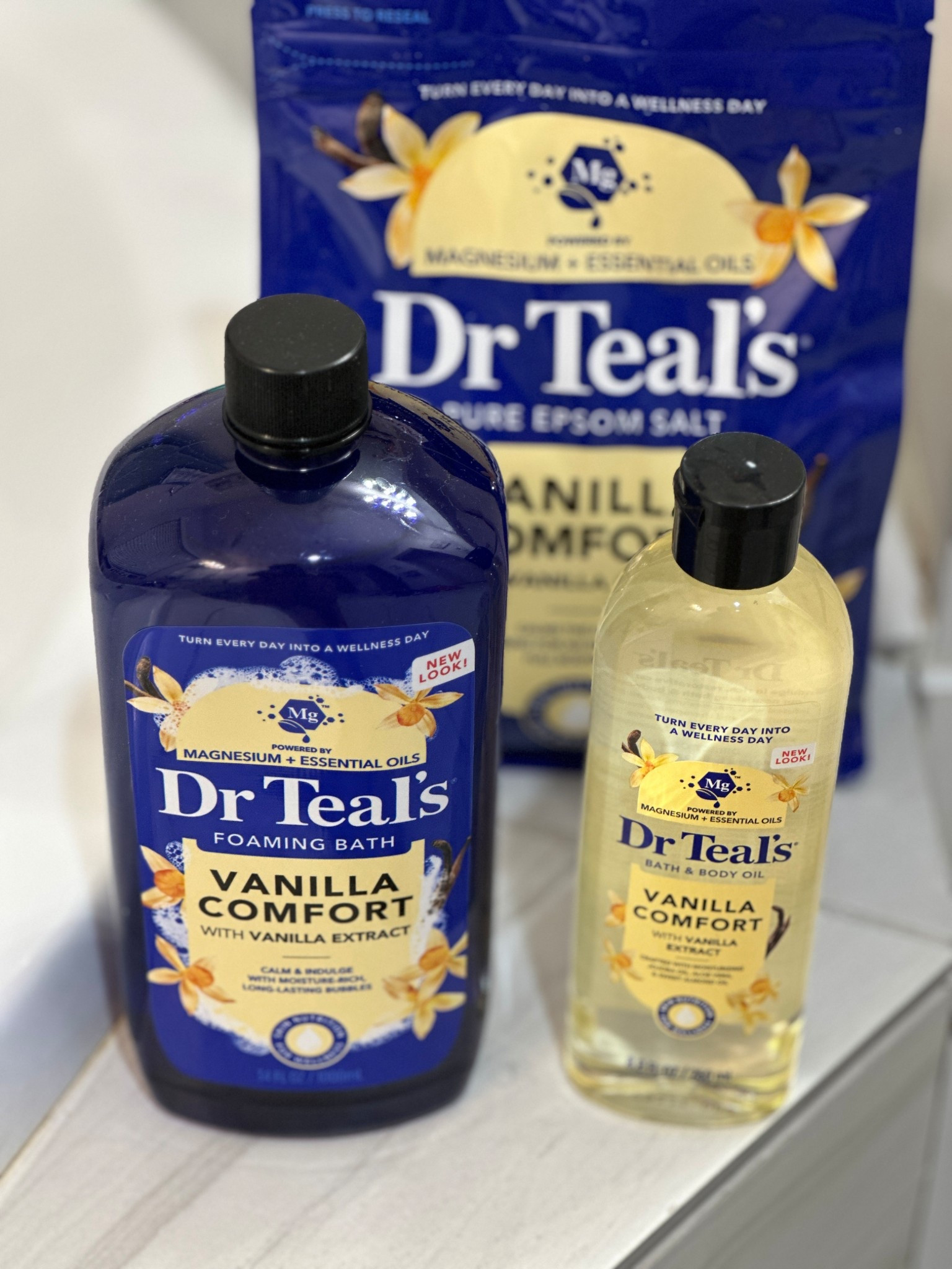 This bundle of Dr. Teals is my new favorite. Dr Teal's Vanilla Comfort smells so good and is so relaxing. #selfcare #drteals #vanilla #restandrelaxation 