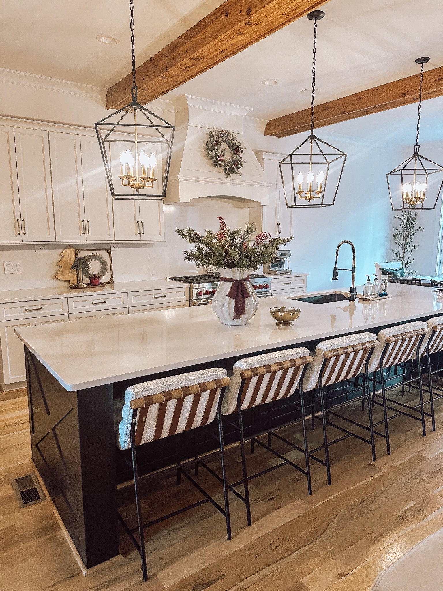 Christmas Kitchen, holiday kitchen, Christmas decor, Christmas florals, Target vase, flocked wreath, nutcracker pillow, tree cutting board, Christmas candle

#LTKHoliday #LTKHome