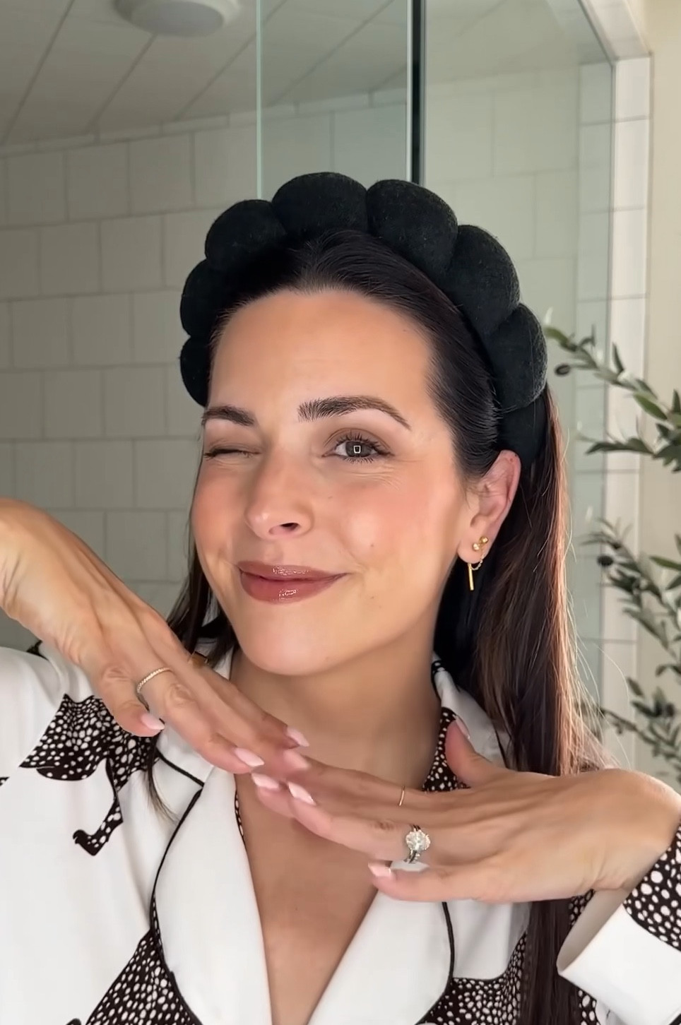 Updated makeup routine 👄 Last day of the Sephora sale!! 

It cosmetics cc+ cream: Medium tan 
Tarte concealer: 22N 
Huda setting Powder: cupcake 
Lip liner: iconic nude
Balm: vanilla beige 

Dibs—
Island duo: 5.5 (also love 1.5 and 2.5, depending on how tan I am) 
Perfector: love triangle 
Bronzer: cappuccino 
Blush: spice gal 

Sidenote— new Dibs code coming this week! 

#LTKVideo #LTKBeauty #LTKSaleAlert