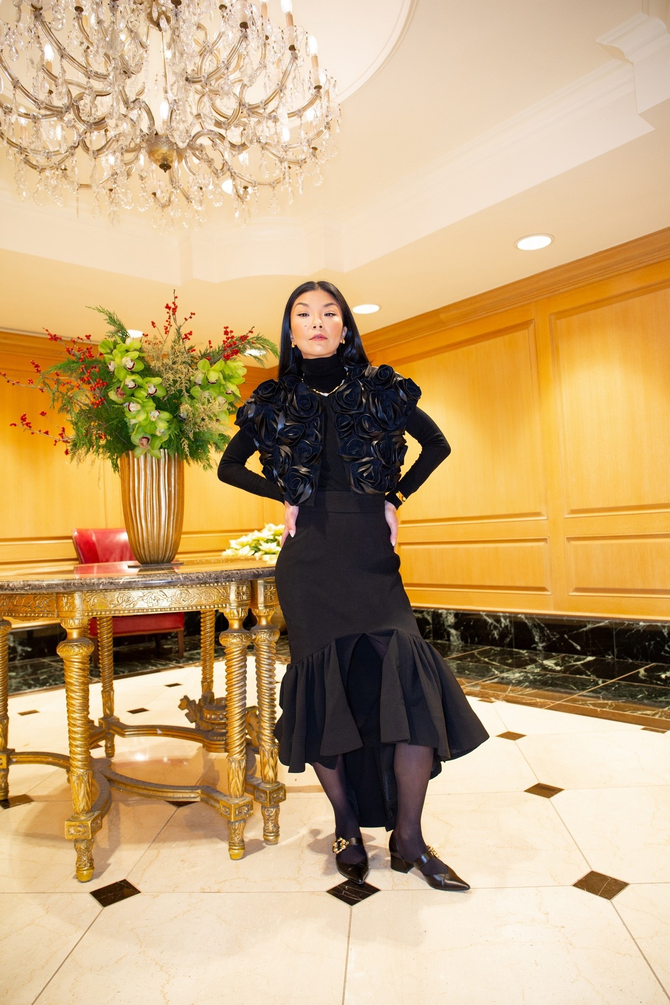 Winter nights call for a little drama. @natori
Sculpted roses, a sweep of black satin, and a quiet kind of opulence — perfect for holiday soirées that start with a whisper and end with a sparkle.” ✨🖤
#natori #HolidayStyle #WinterGlam #EveningElegance #EditorialFashion #LuxuryStyle #ChicDetails #OutfitInspo #ootdfashion



#LTKootd #LTKOver40 #LTKHoliday