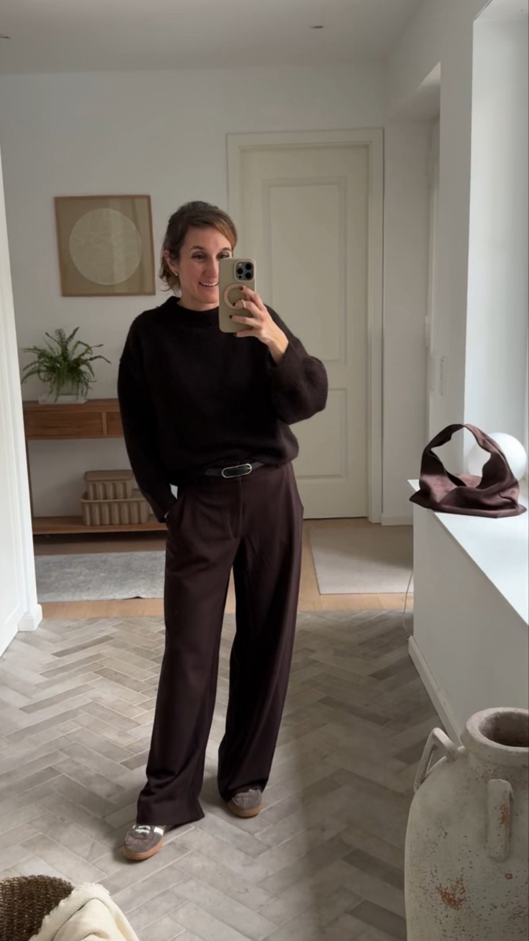 Heute mal komplett in braun! 🤎 Trage die Hose in Größe XS und Länge 30 bei 163cm und den Pullover in XS! Dazu passt übrigens super schön mein dünner Mantel von Stradivaris - der kostet nur 35€ 😍😍

#LTKdeutschland #LTKpetite #LTKautumn