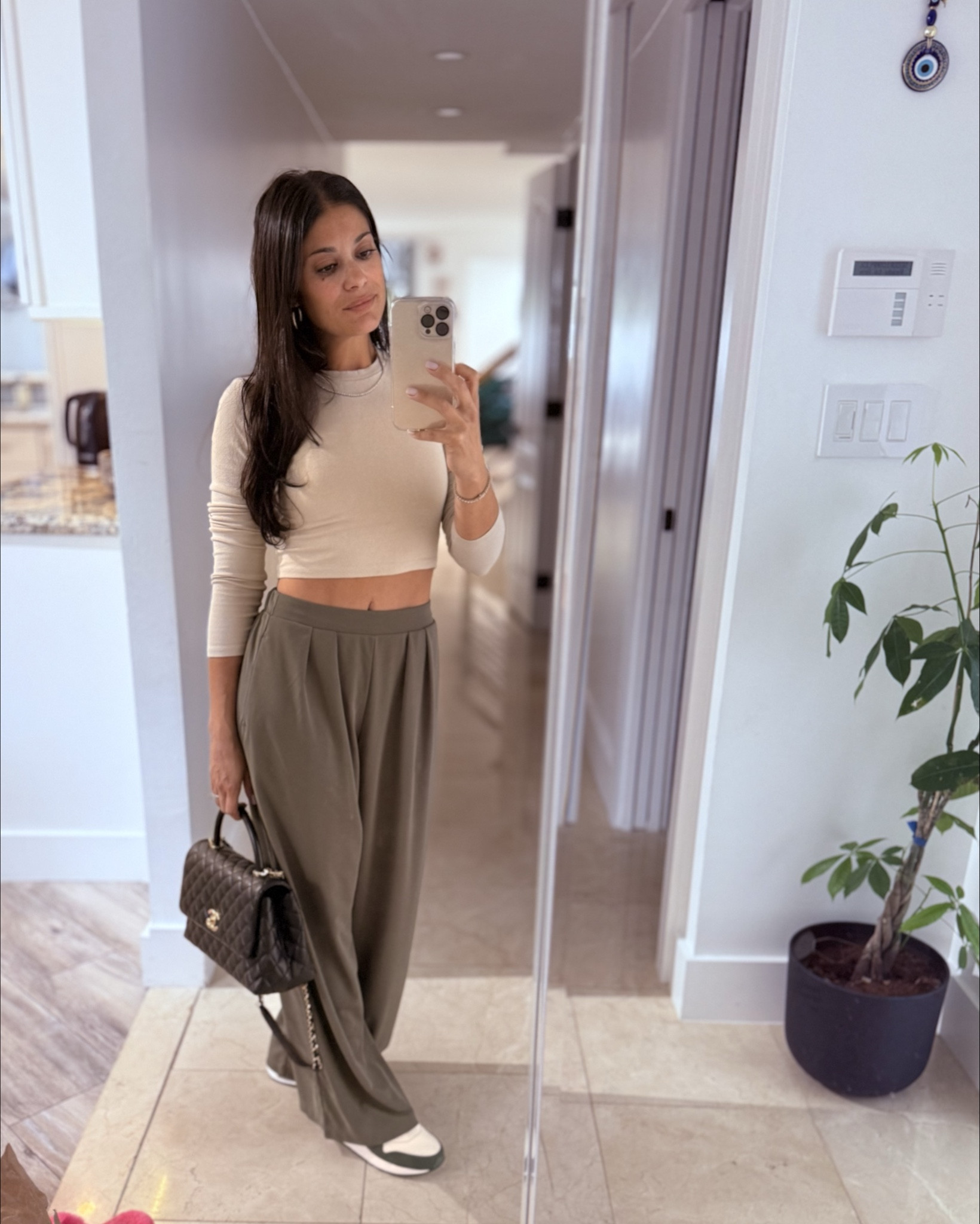 Low-key fancy. 💅 

#momfluencer #comfychic #basics

#LTKStyleTip