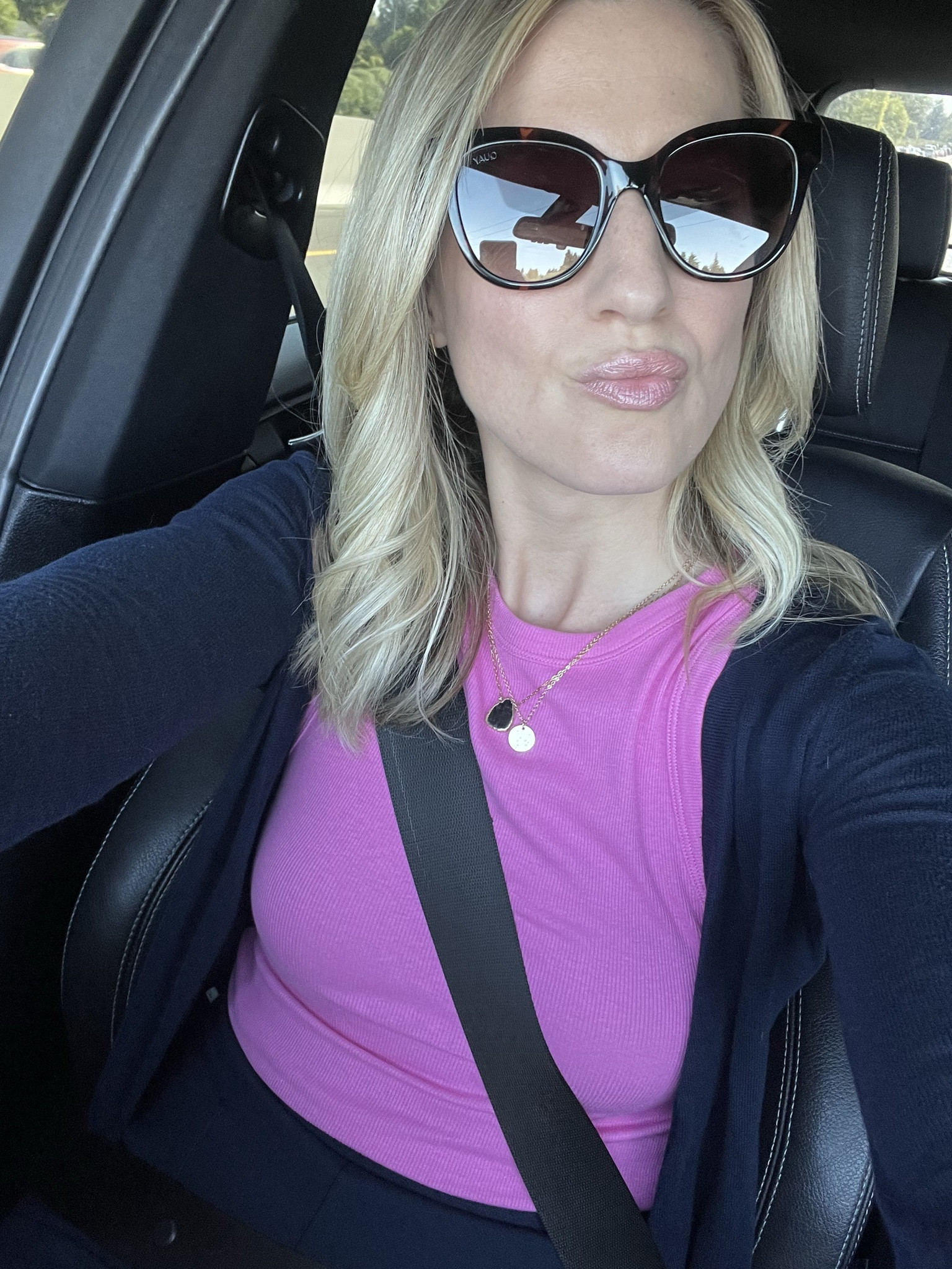 These quay sunglasses are the best 

#LTKOver40 #LTKSeasonal #LTKSaleAlert