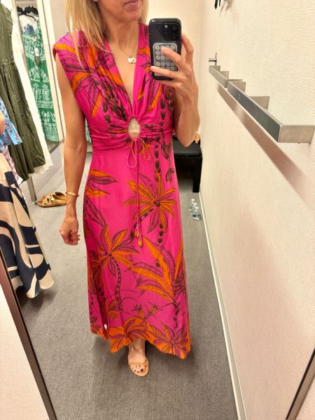 New from Nordstrom 🙌🏼

Statement silk v-neck maxi by Farm Rio. Can pull the home in middle tighter by cinching the drawstrings - which have the most fun tasssels 👏🏻 loved the shoulder pads in this dress as they just give nice structure to it. Would have to wear stick-end as a bra here. Runs tts, Gretchen wearing a small. 




Spring dress
Summer dress


#LTKover40 #LTKparties #LTKstyletip