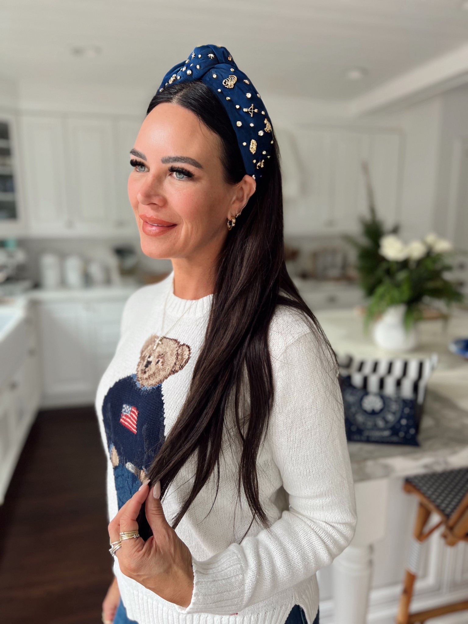 Stepping into the holiday spirit ✨
Twinkly lights and cozy moments that make this season feel extra special. What’s one tradition that instantly puts you in a festive mood? 🎄💫 #holidaymood #winterfashion #ralphlauren #chantellestyle #chantellemalarkey

#LTKdayinmylife #LTKSeasonal #LTKHoliday