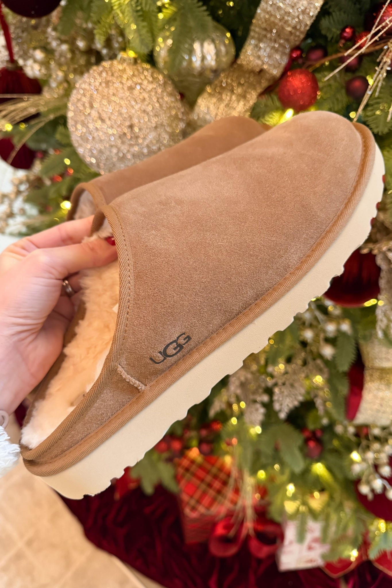 Look at these mens slippers from Ugg!! So cozy

Gift, gift idea, last minute gift, Christmas, Christmas gift, gift guide, gifts for him, mens slippers, slippers, Ugg

#LTKMens #LTKHoliday #LTKGiftGuide