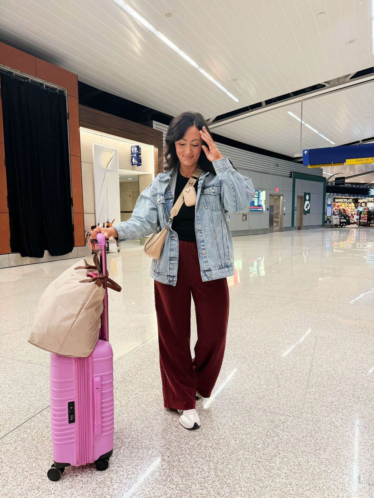 Travel look ✈️ 
• medium jacket - oversized fit 
• medium tank
• medium pants 
• sneakers true to size 

#LTKActive #LTKTravel #LTKFindsUnder50