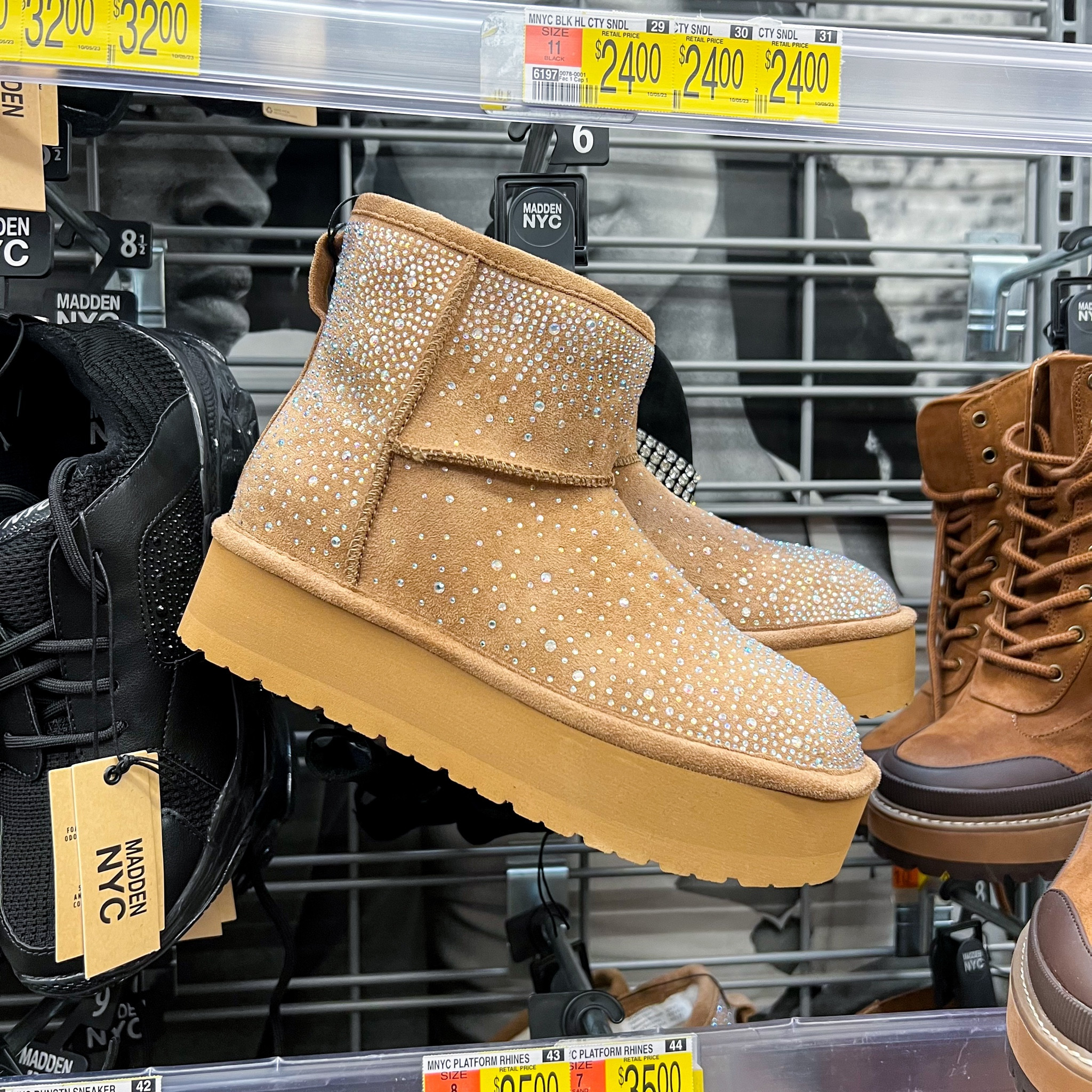 Love these Madden NYC platform boots. They definitely have a little bit of sparkle if that’s not your vibe. Currently sold out online but you can check for store pickup.

#walmart
#walmartfinds
#walmartfashion
#maddennyc
#boots
#platformboots

#LTKshoecrush