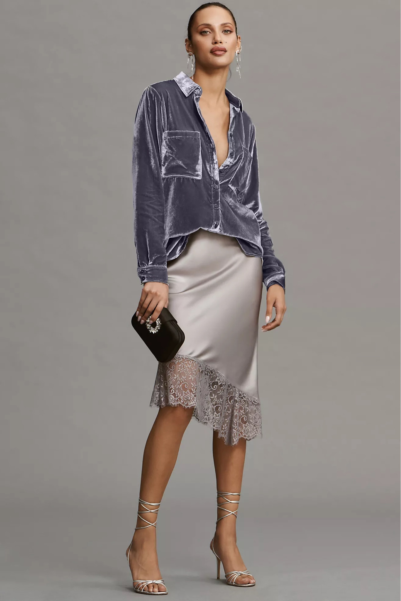 I’m love with this velvet blouse!

This will be so fun for a holiday outfit. 

Comes in 4 colors and could be dressed up or down. 

Which color do you love?? 

#holidayfashion #velvetblouse #outfitideas #falloutfits #familypictures

#LTKHoliday #LTKover40 #LTKstyletip