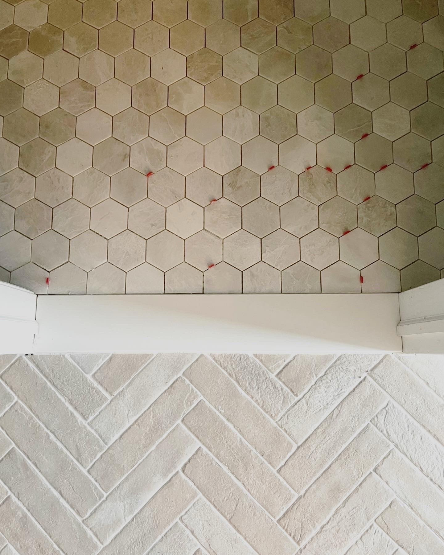 Tile meets tile - brick look porcelain and marble hex! 🤍🤍
