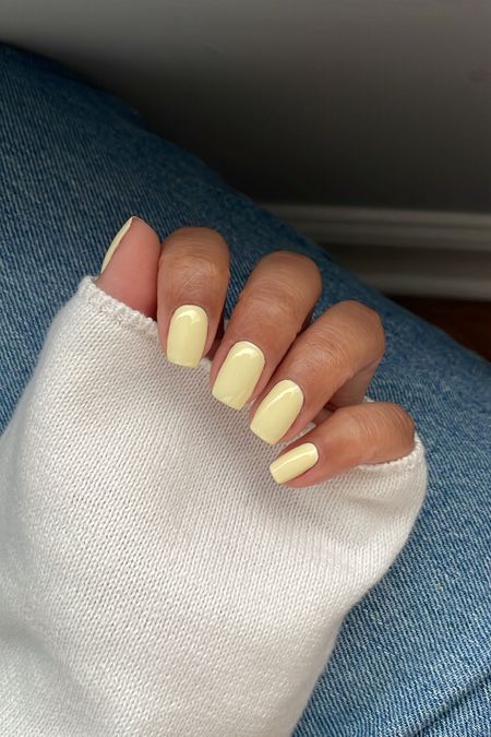 Butter yellow nails 💛