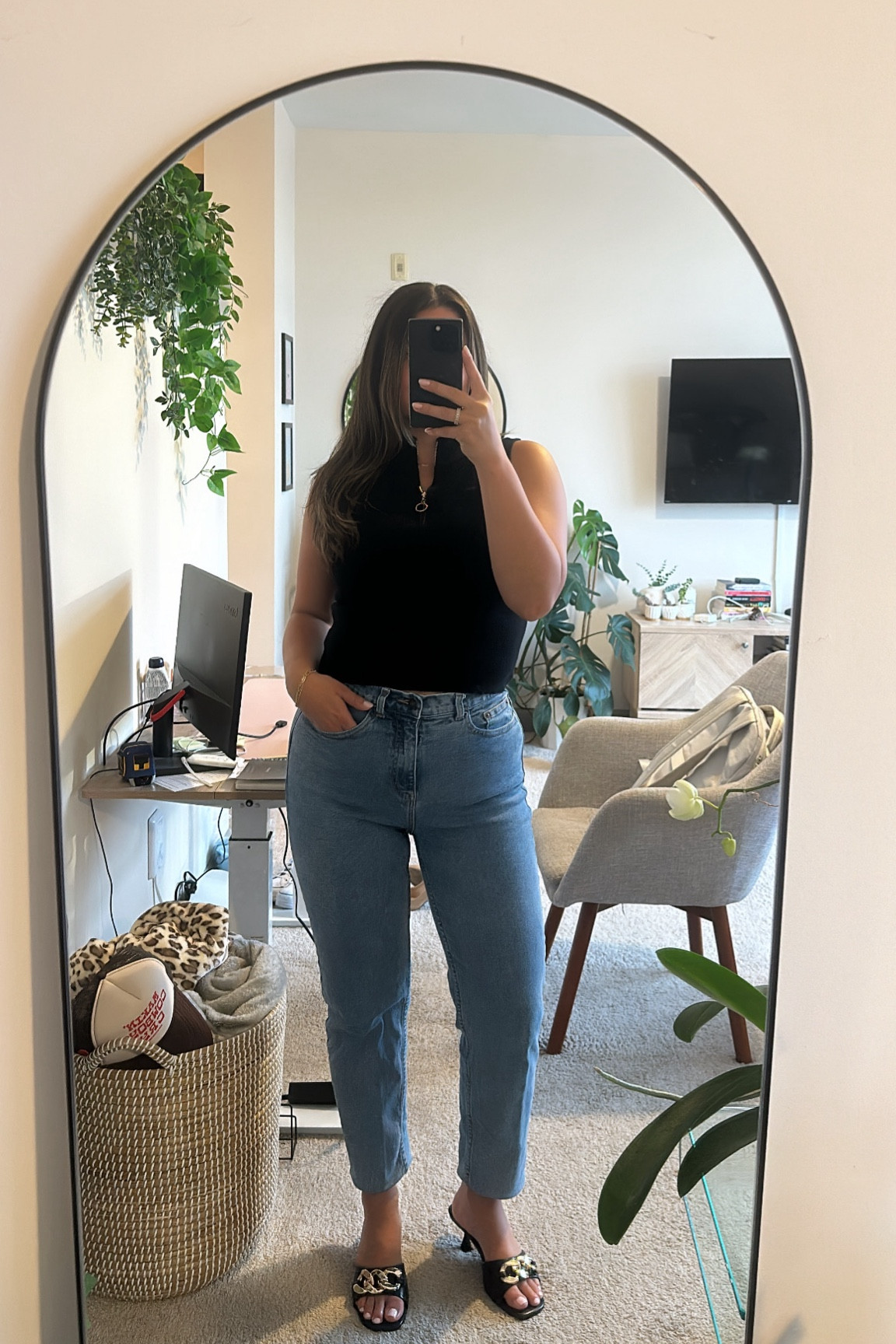 Another super easy Work Outfit from #Amazon ! Perfect for summer and a more casual workplace. You can easily make this more appropriate with a closed toe kitten heel. Still super comfortable yet more “professional”. All options linked below! 

#lululemon #stevemadden #workwear #workoutfit #summeroutfit

#LTKFindsUnder100 #LTKStyleTip #LTKWorkwear