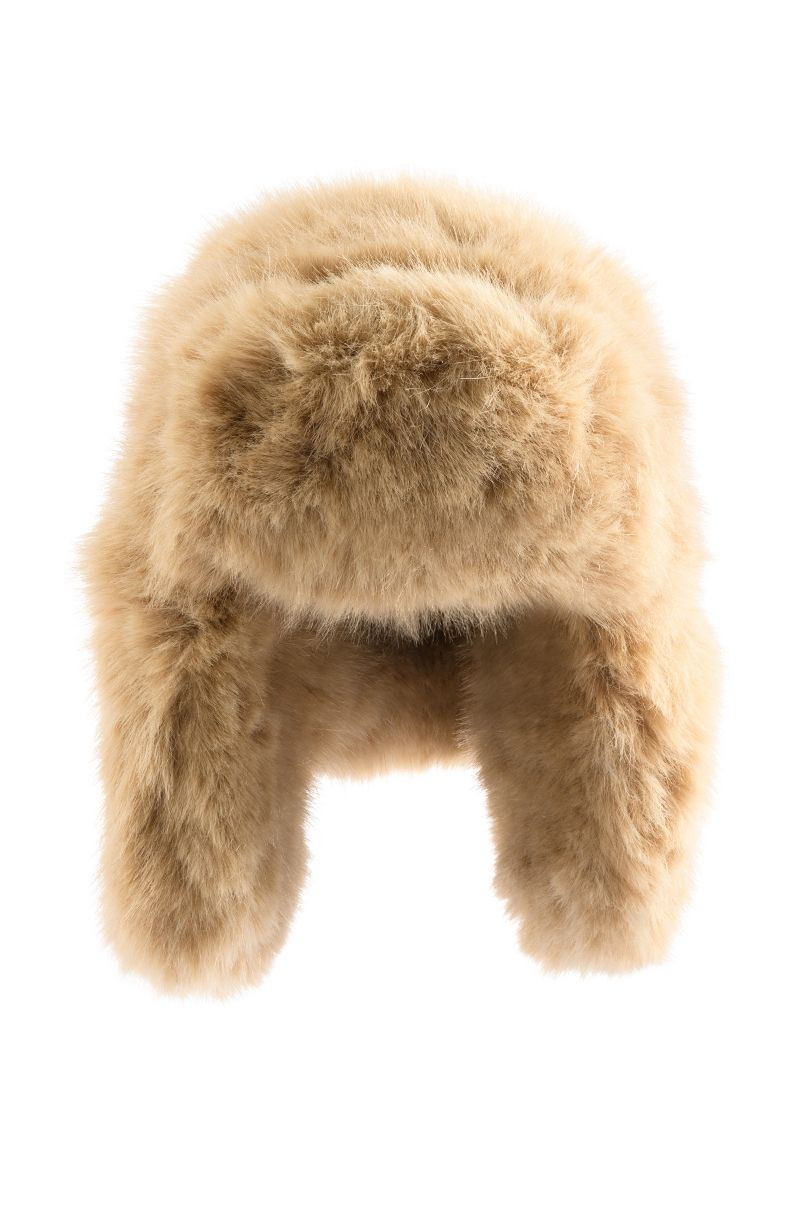 AVI FAUX FUR HAT IN IVORY | AKIRA