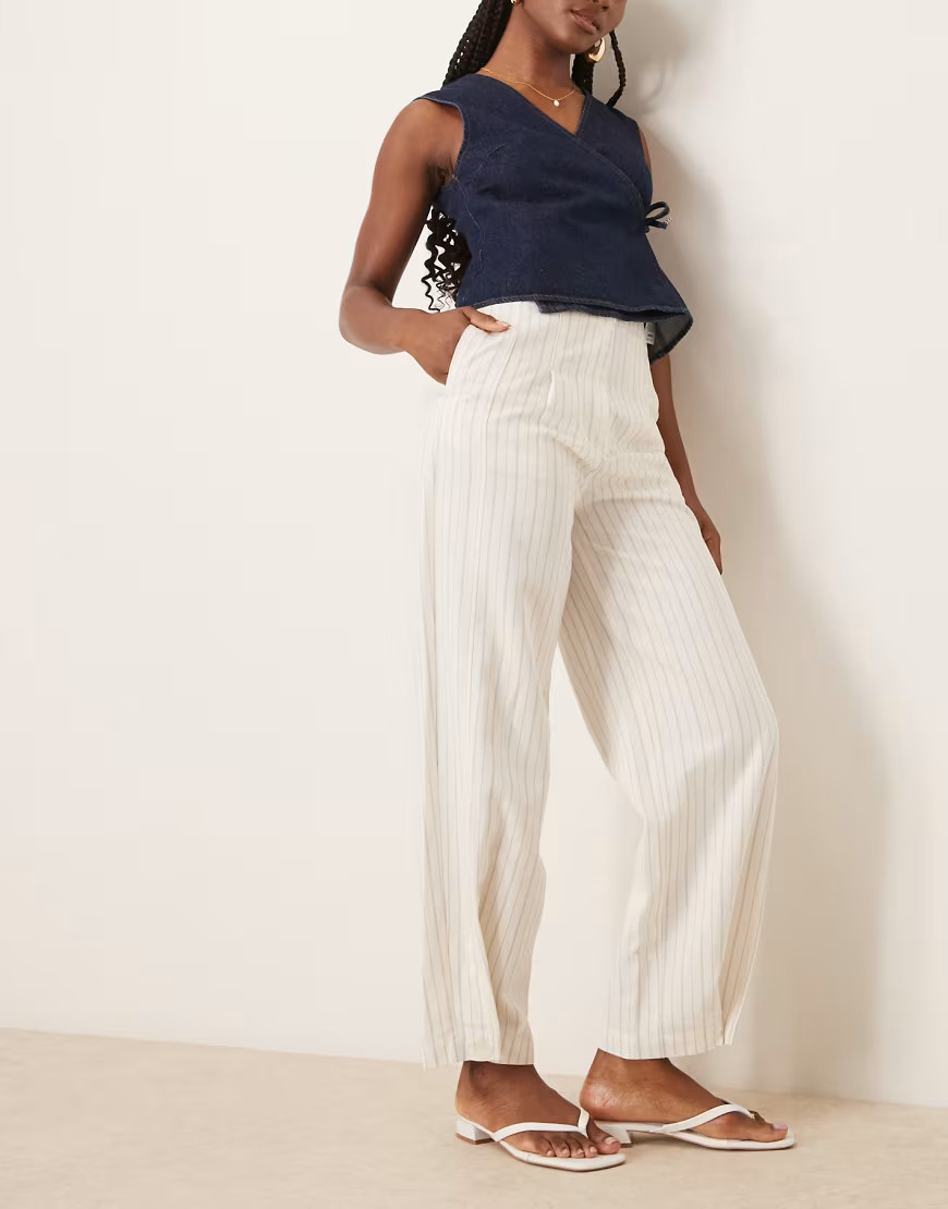 ASOS DESIGN – Elegante Leinenhose mit Streifenmuster in Ecru und anpassbarem Saum-Bunt | ASOS (Global)
