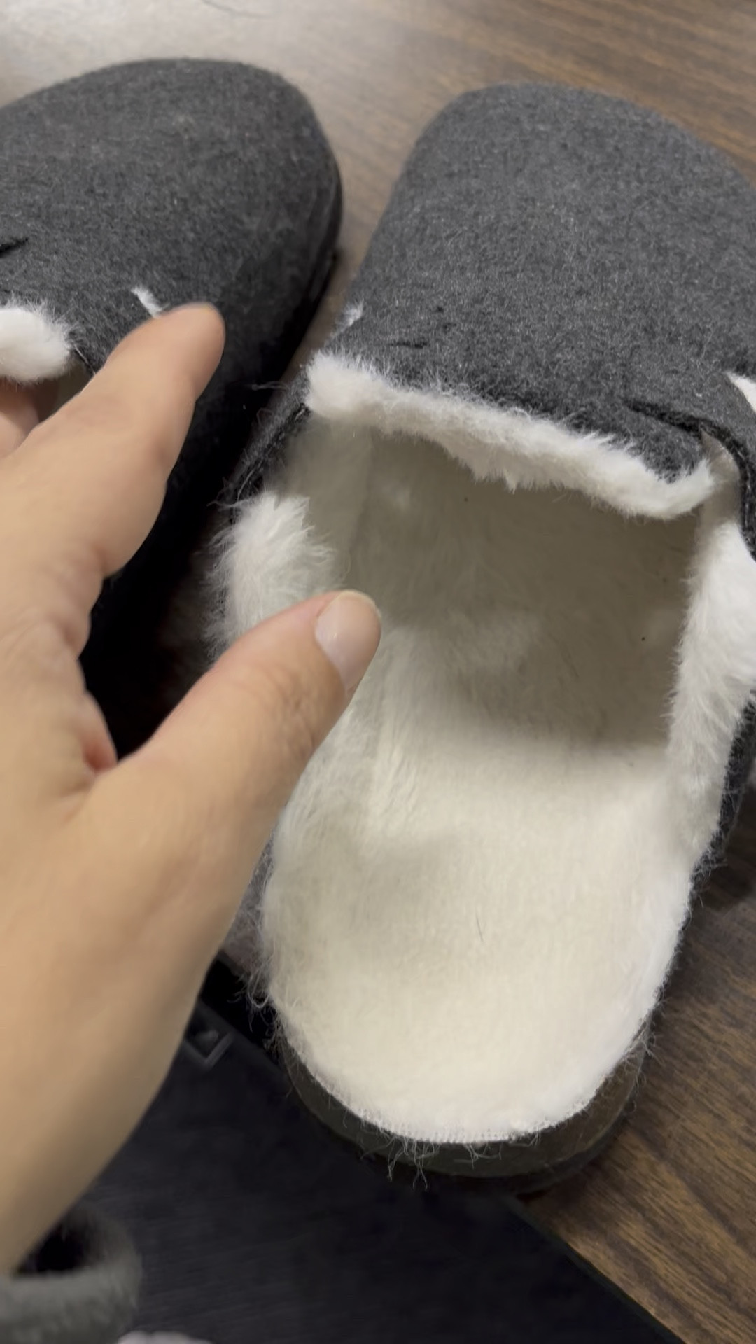 The warmest slides 

#LTKOver40 #LTKMidsize #LTKShoeCrush