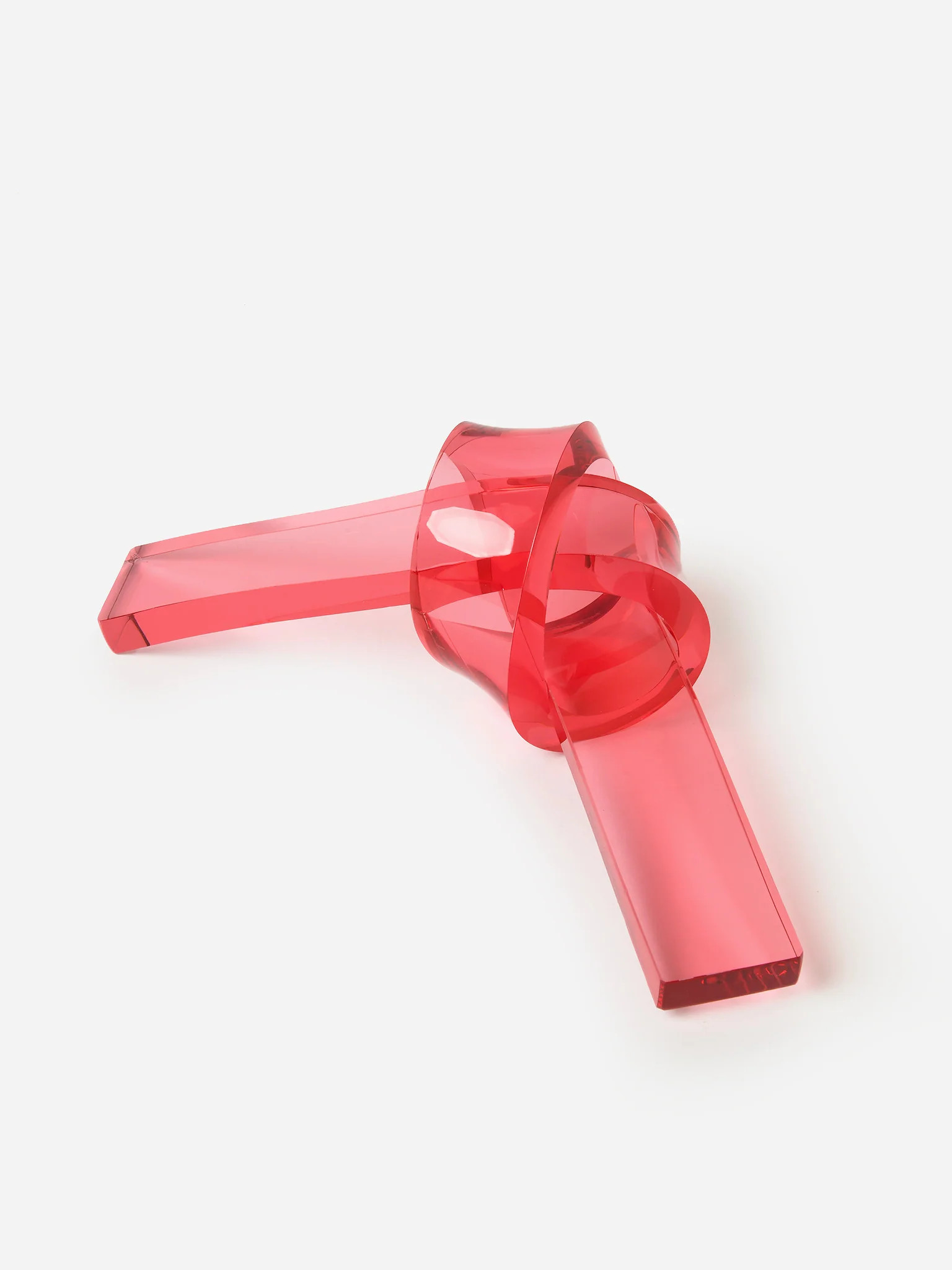 TIZO
                      
                     Lucite Bow Knot | Saint Bernard