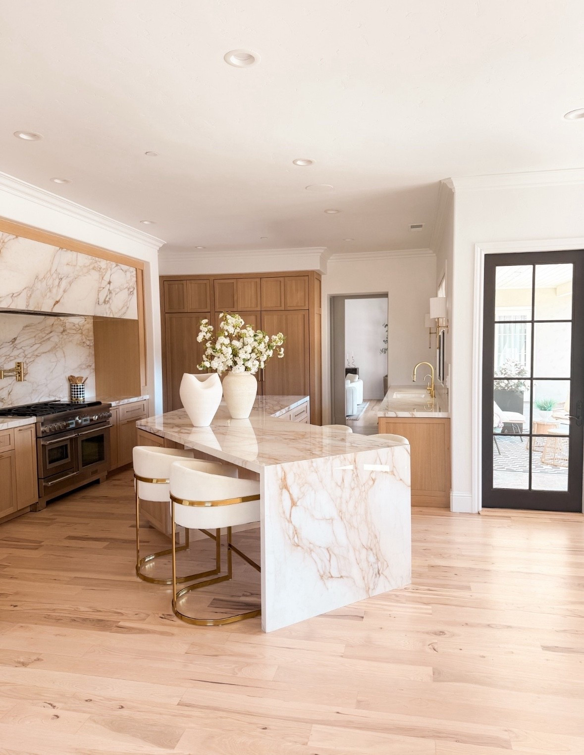 Loving my white oak cabinets with the warm stone brushed with gold hardware 



#LTKHome #LTKU