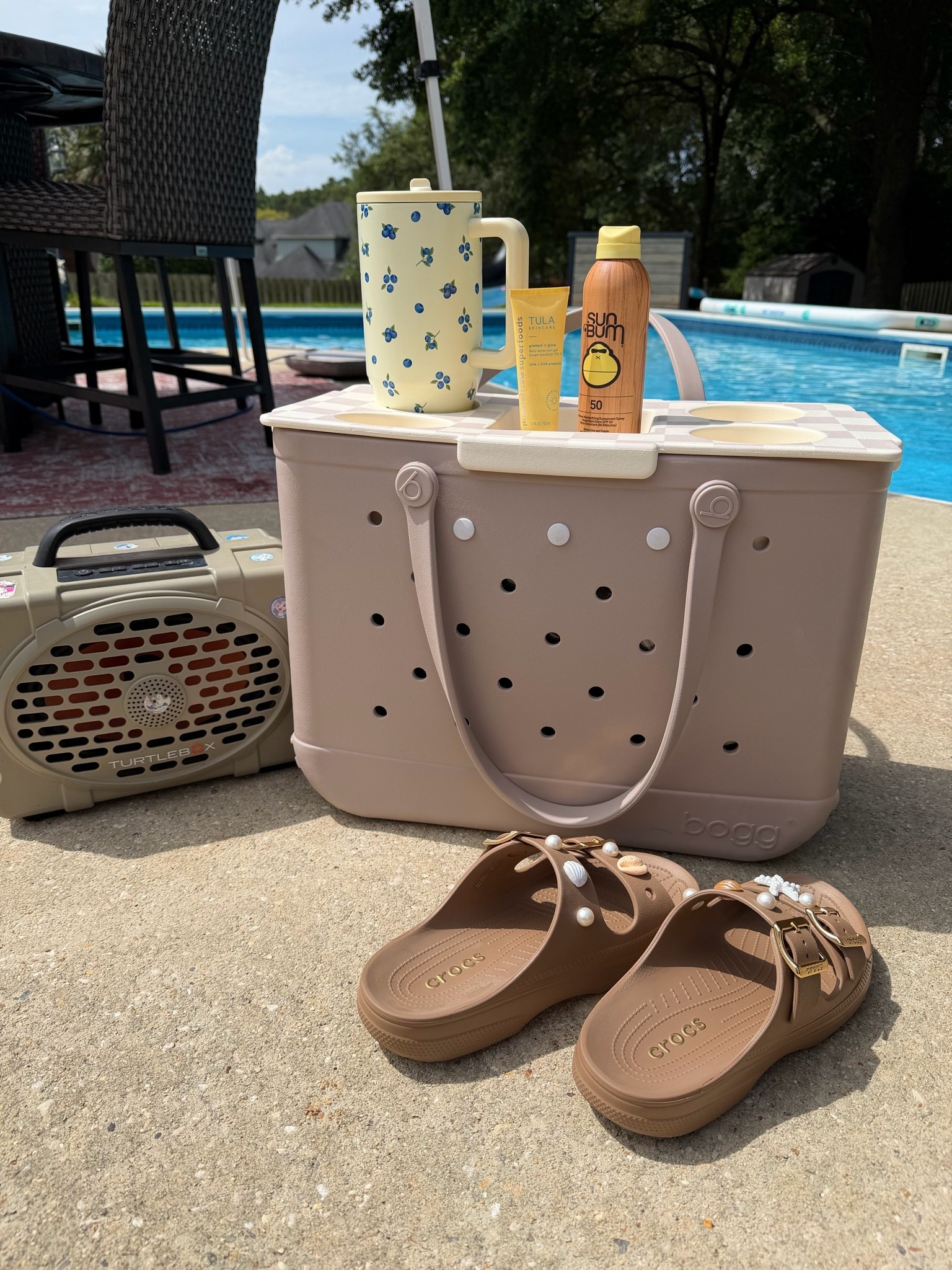 Pool day essentials!

#LTKSeasonal #LTKTravel #LTKmomlife