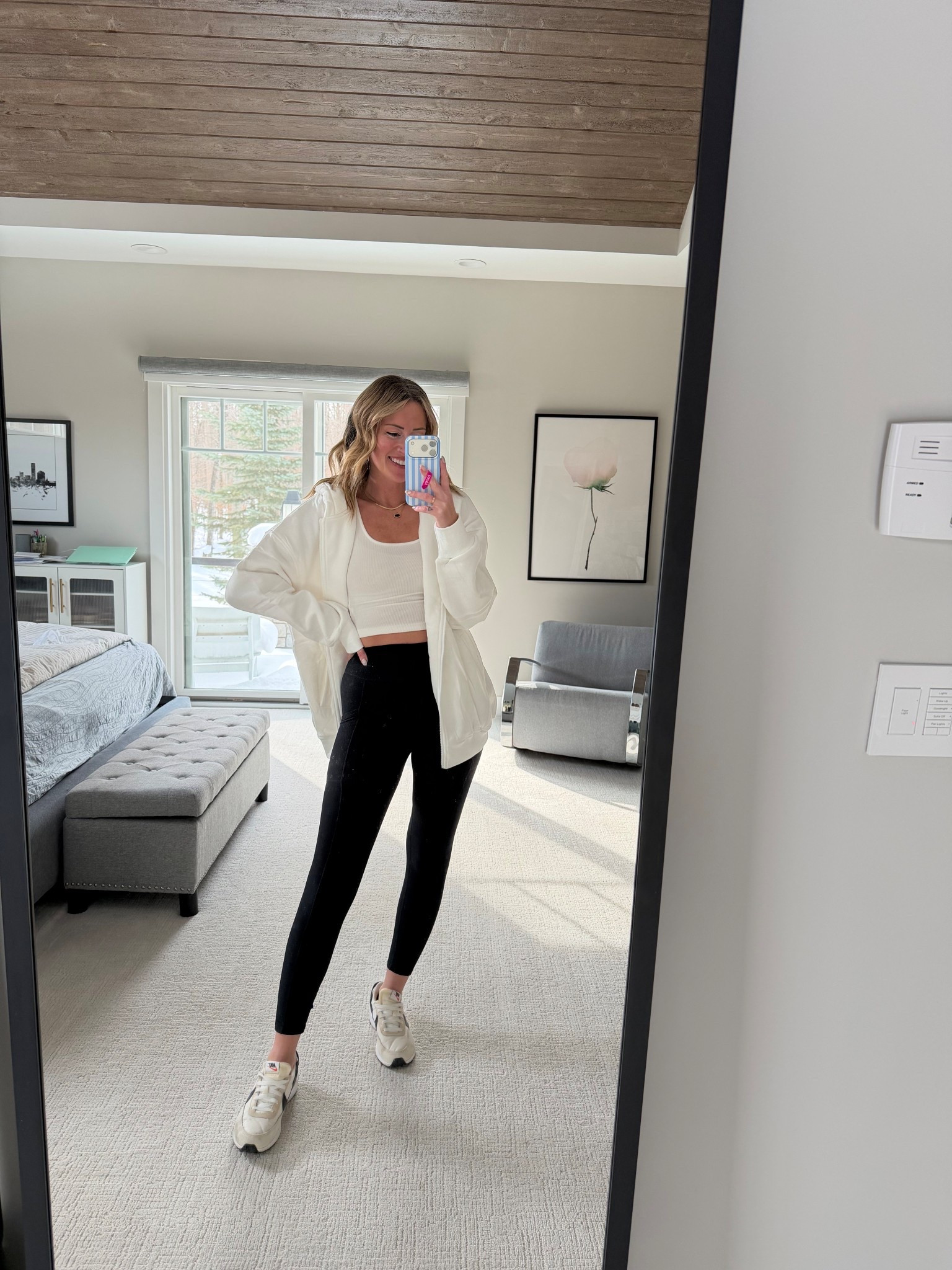 Sporty outfits for moms this weekend for game day
Sideline outfit ideas for soccer mom style 
Leggings outfits 