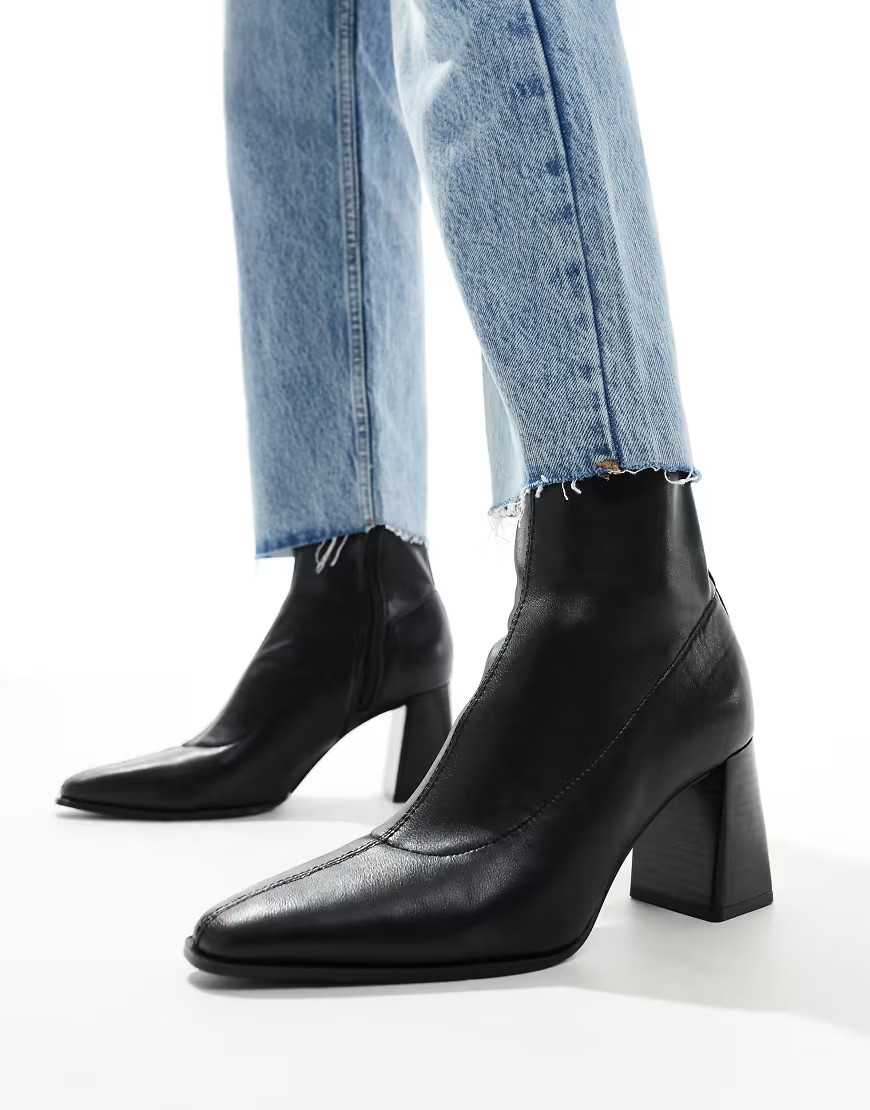 Stradivarius – Stiefeletten in Schwarz mit hohem Absatz und elastischem Schaft | ASOS (Global)