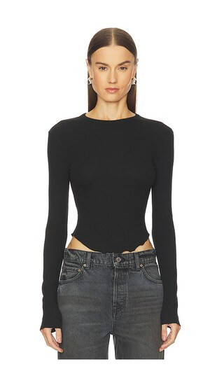 Scoop Hem Long Sleeve Tee in black | Revolve Clothing (Global)