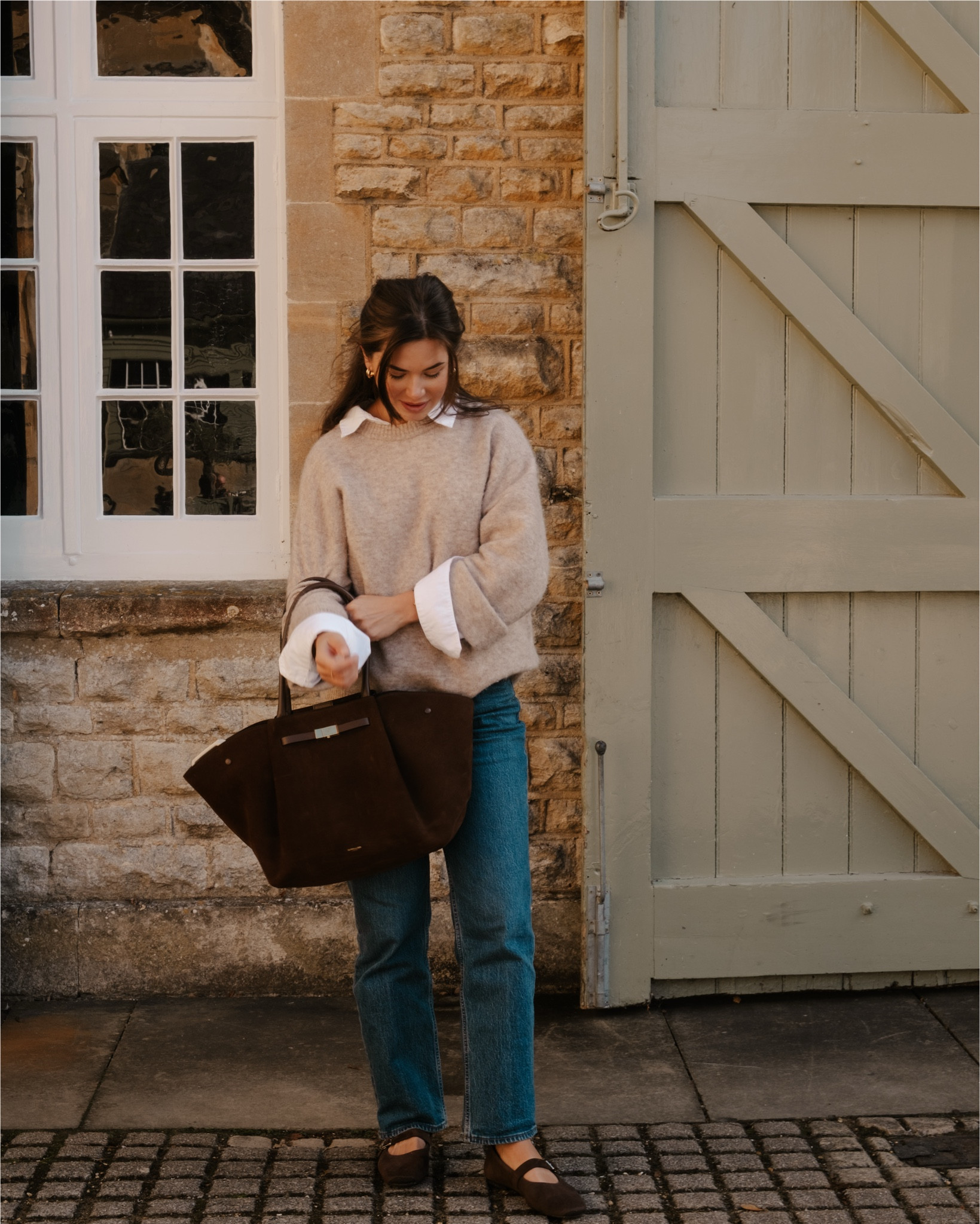 In the countryside 🍂 wearing a cosy oversized wool jumper with a white collared shirt, Abercrombie jeans, and brown suede ballet flats #ltkautumn #ltkfall #ltkuk 