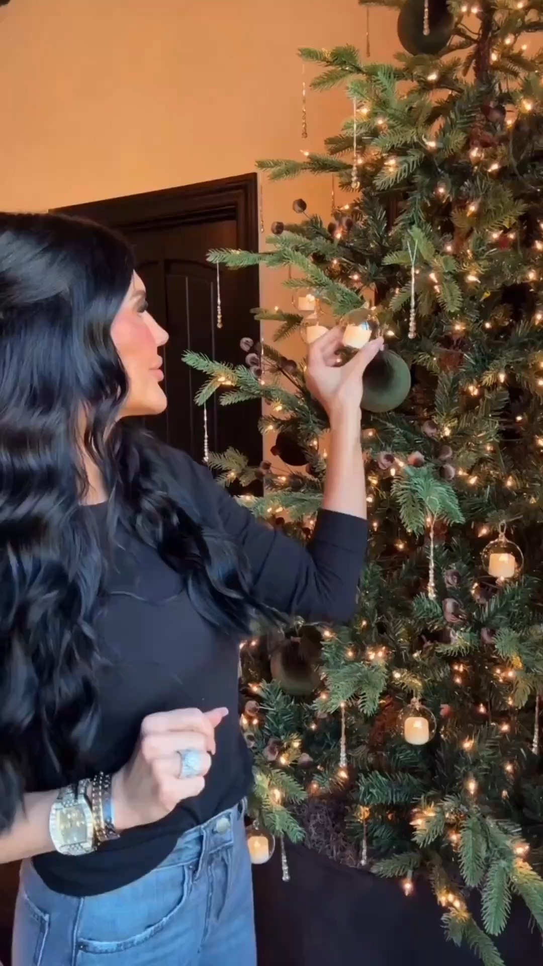 Such an easy way to give your Christmas tree extra sparkle this year and switch things up. These wireless candles hanging from the branches are the coziest touch I can think of.. warm, magical, and so simple to style. 

Summerthompsonstyles

---

wireless candles christmas tree decor holiday sparkle cozy lighting festive accents seasonal styling modern holiday winter inspiration

#LTKHome #LTKvlog #LTKSeasonal