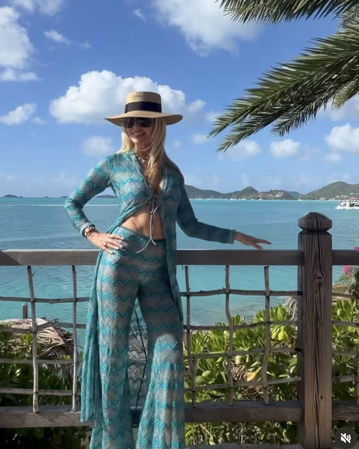 My poolside look ✨

Set - Missoni 

