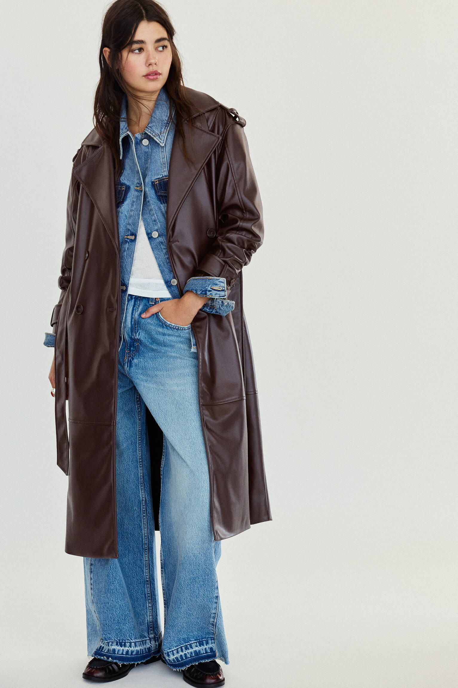 Trenchcoat aus Kunstleder - PULL&BEAR | PULL and BEAR DE